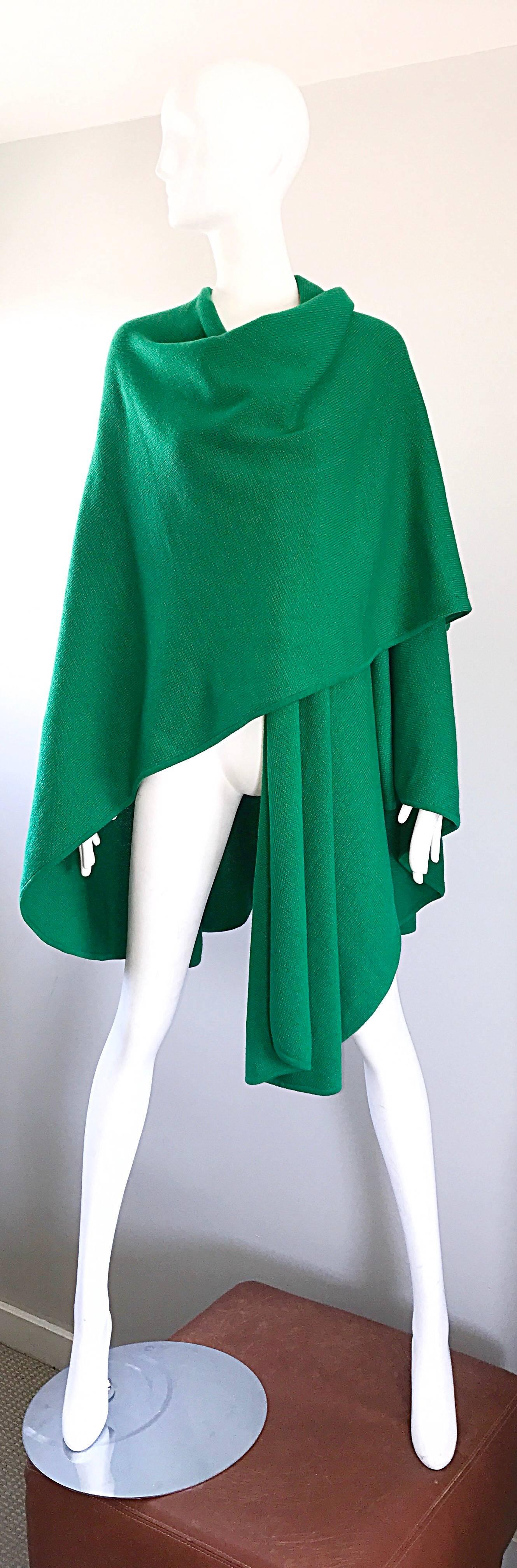  Halston Kelly Green Fabulous Signature Knit Dramatic Sweater Cape, 1970s 1