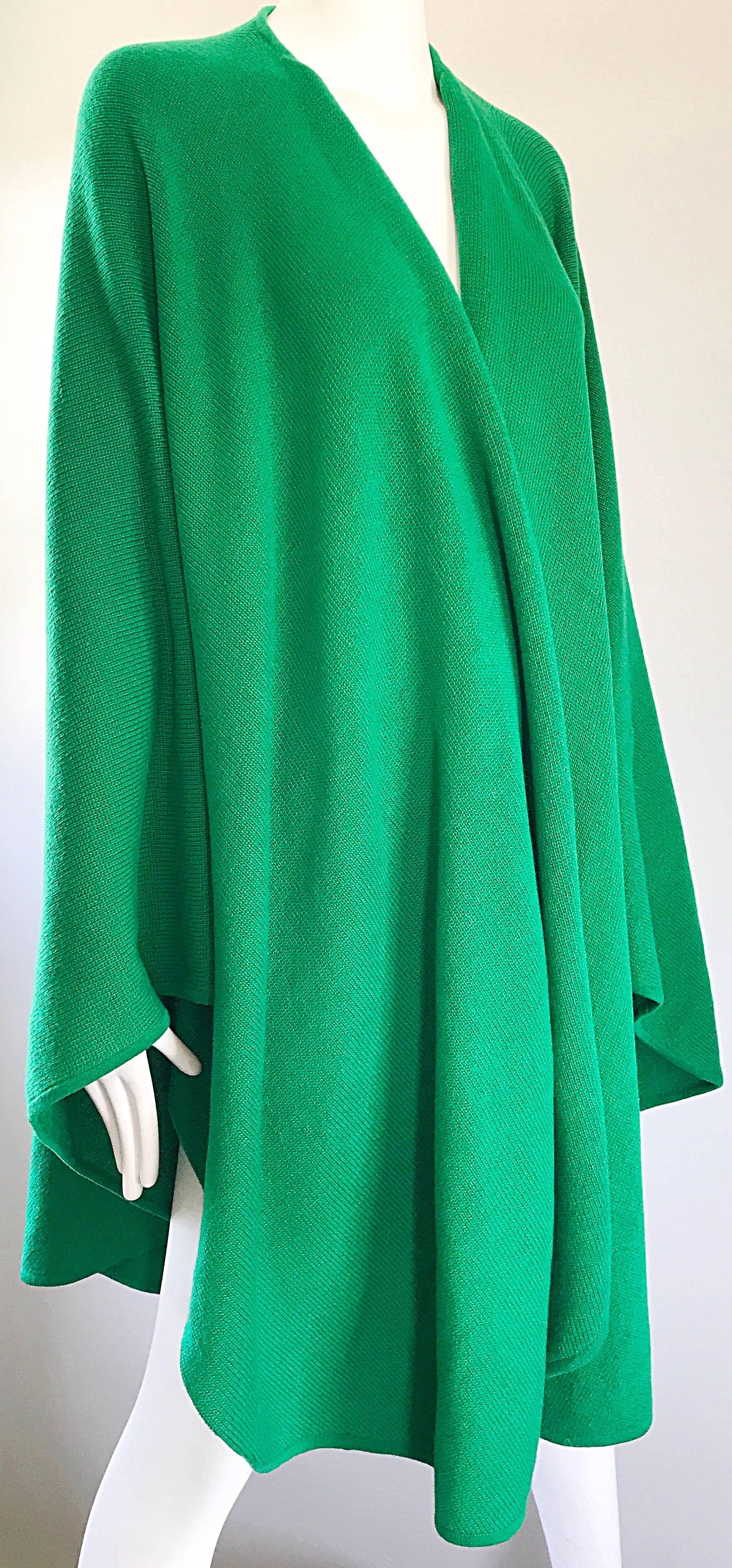  Halston Kelly Green Fabulous Signature Knit Dramatic Sweater Cape, 1970s 2