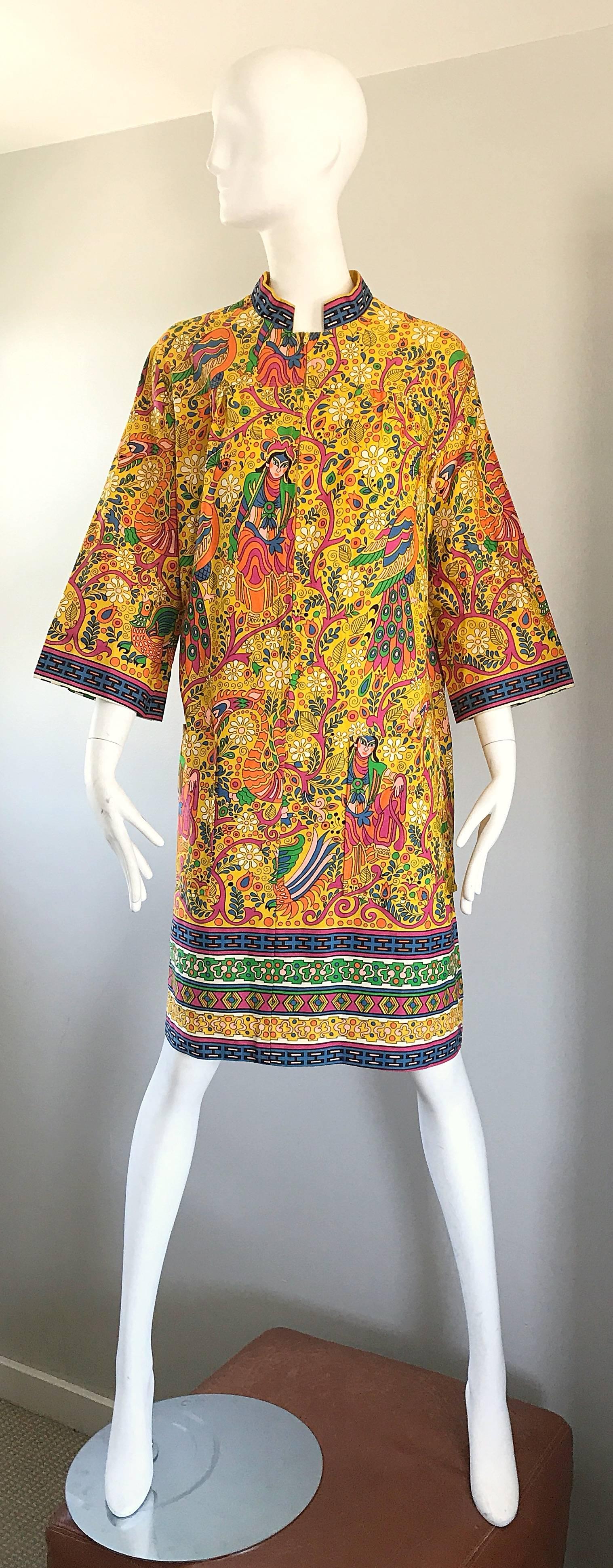 Amazing 1960s Asian Empress Novelty Print Cotton Vintage 60s Tunic Dress  For Sale 2