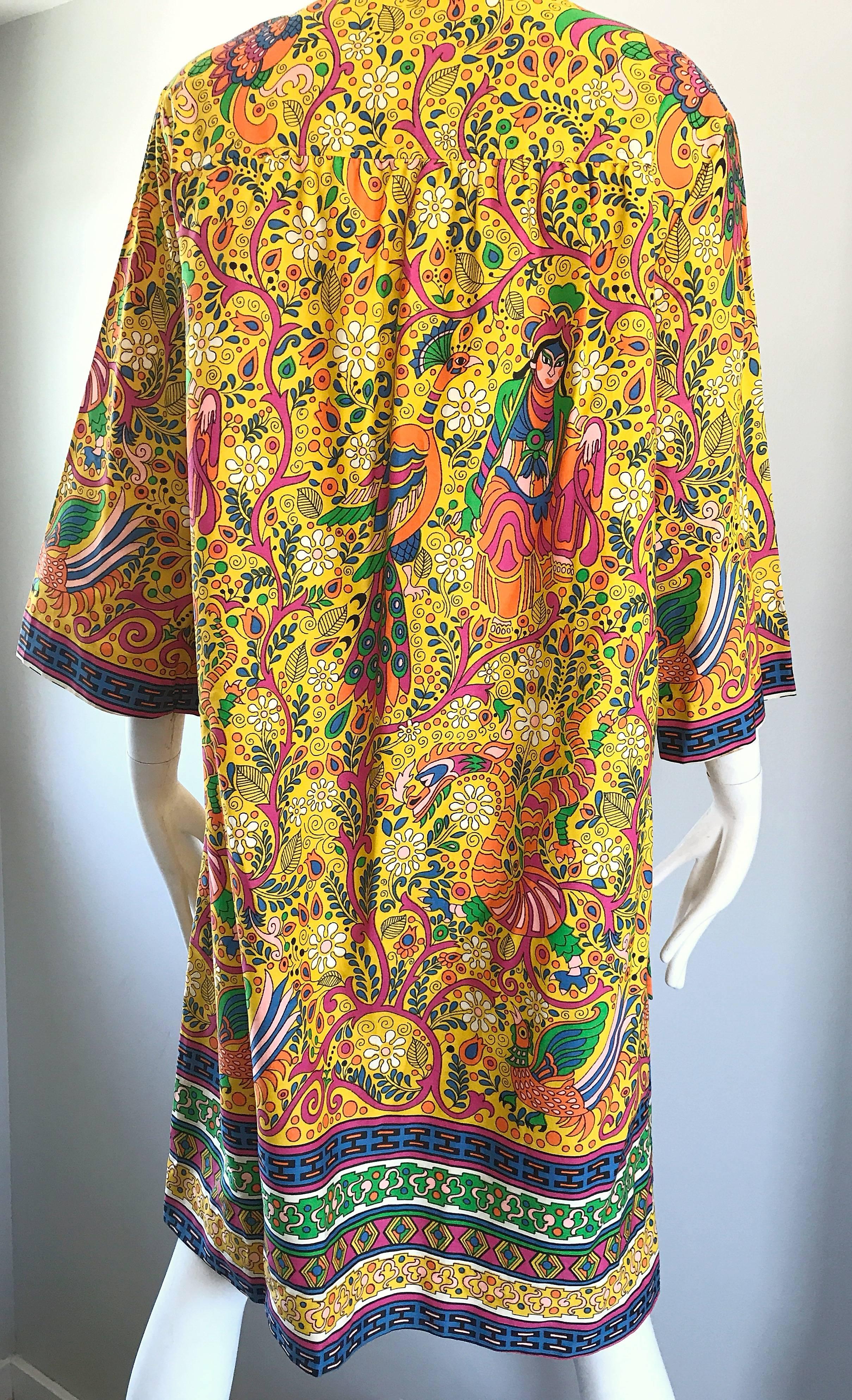 Amazing 1960s Asian Empress Novelty Print Cotton Vintage 60s Tunic Dress  For Sale 1