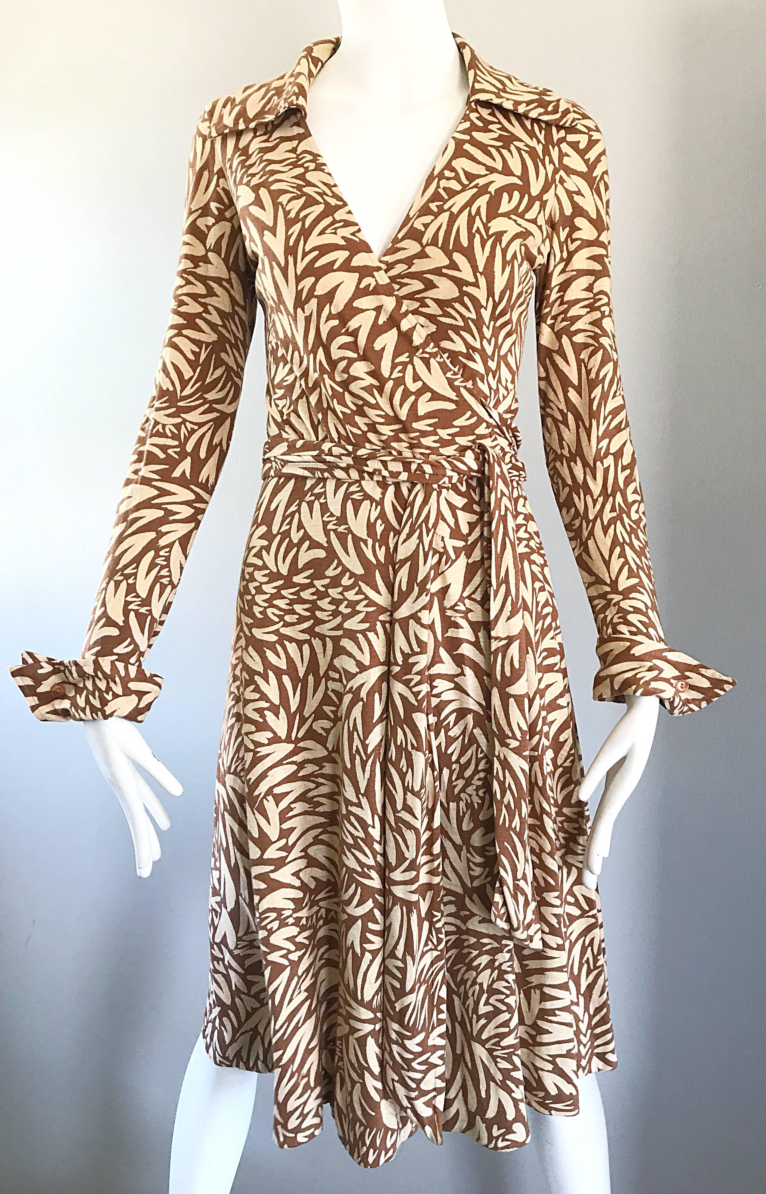 1970s Diane Von Furstenberg Iconic Heart Print Signature Vintage 70s Wrap Dress In Excellent Condition In San Diego, CA