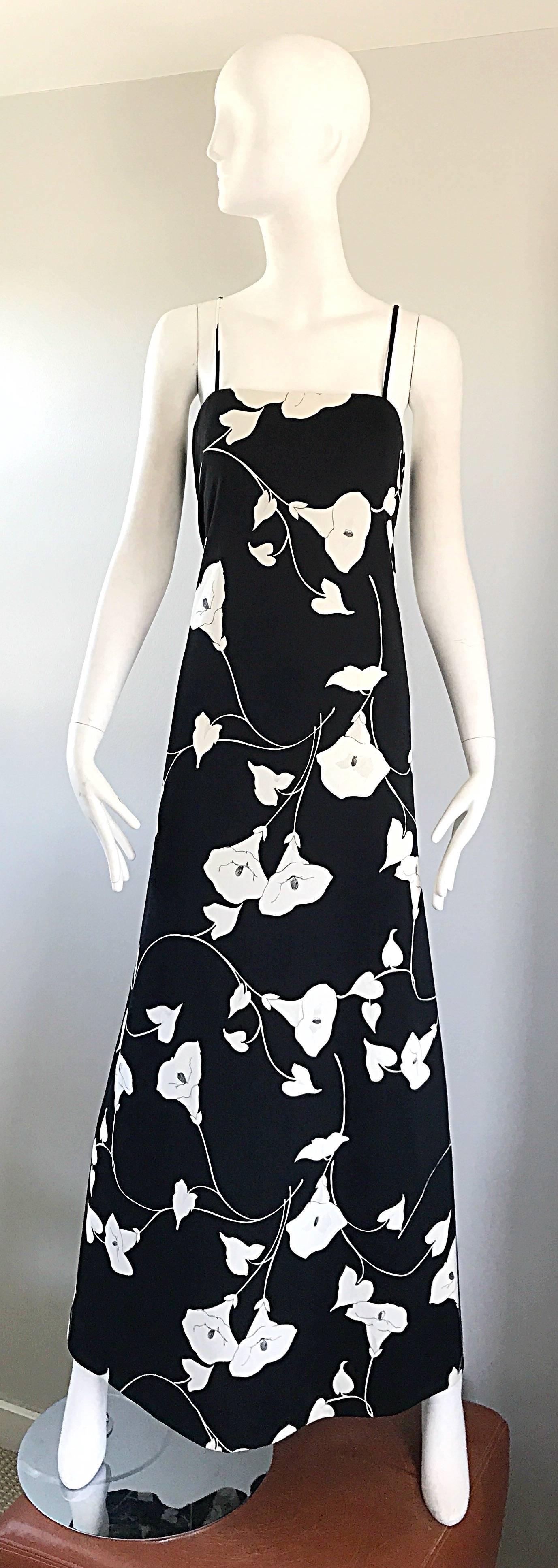 Gorgeous 1970s LUIS ESTEVEZ black and white tulip print jersey maxi dress! Comfortable stretch jersey with a fitted bodice and forgiving full skirt. Spaghetti straps, with hidden metal zipper up the back with hook-and-eye closure. The perfect
