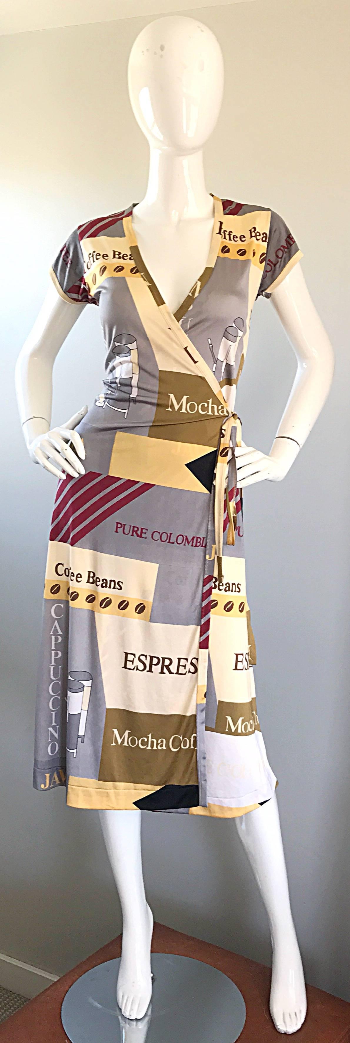 Incredible 1970s WAYNE ROGERS coffe / cafe novelty print wrap dress! Features coffee names, including Espresso, Cappuccino, Mocha, Pure Columbian, Coffee Beans, etc. throughout. Also has coffee cups, pots, espresso machines, etc. printed throughout.