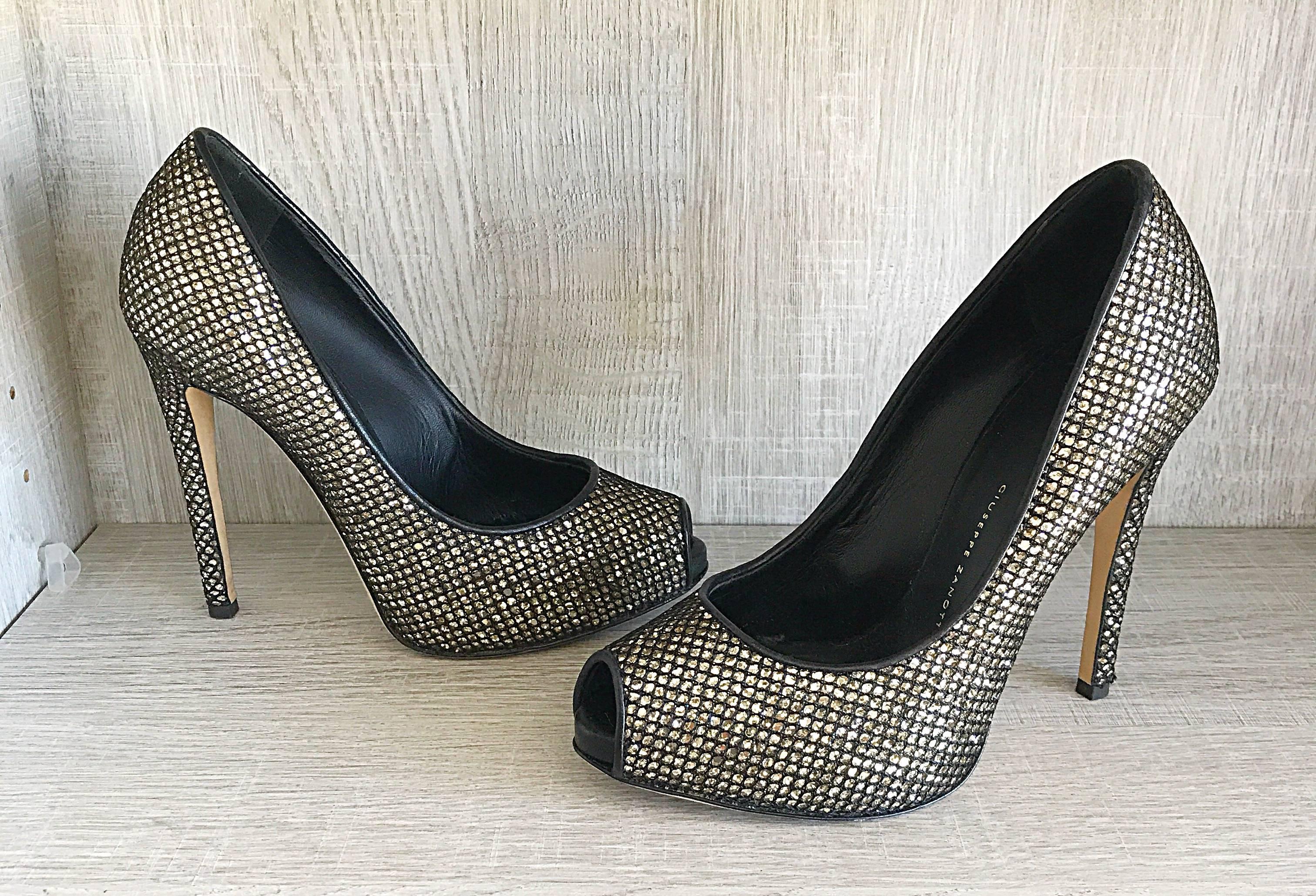 Giuseppe Zanotti Black and Silver Glitter Size 37 / 7 Peep Toe Shoes High Heels  For Sale 2
