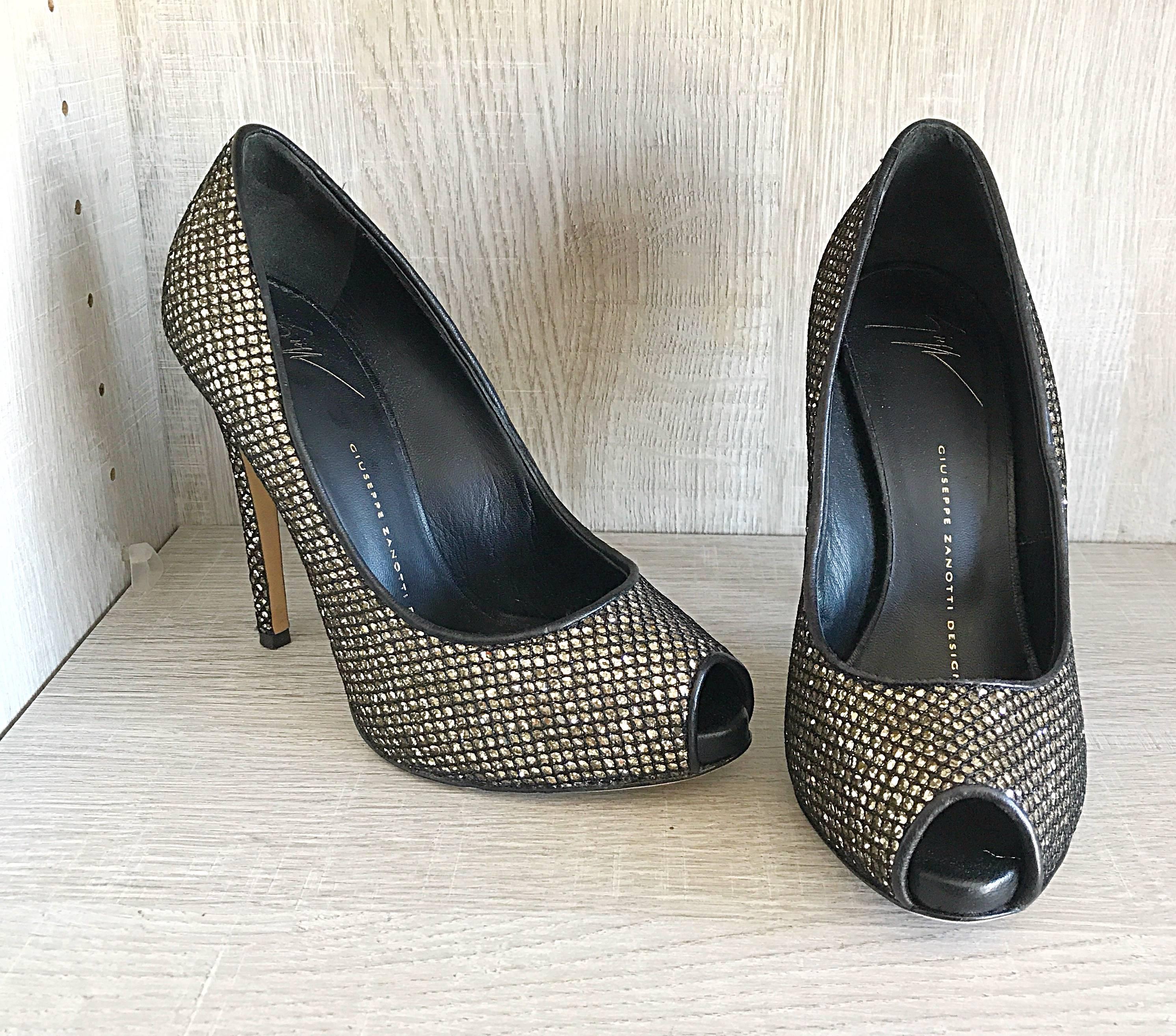 Giuseppe Zanotti Black and Silver Glitter Size 37 / 7 Peep Toe Shoes High Heels  For Sale 1