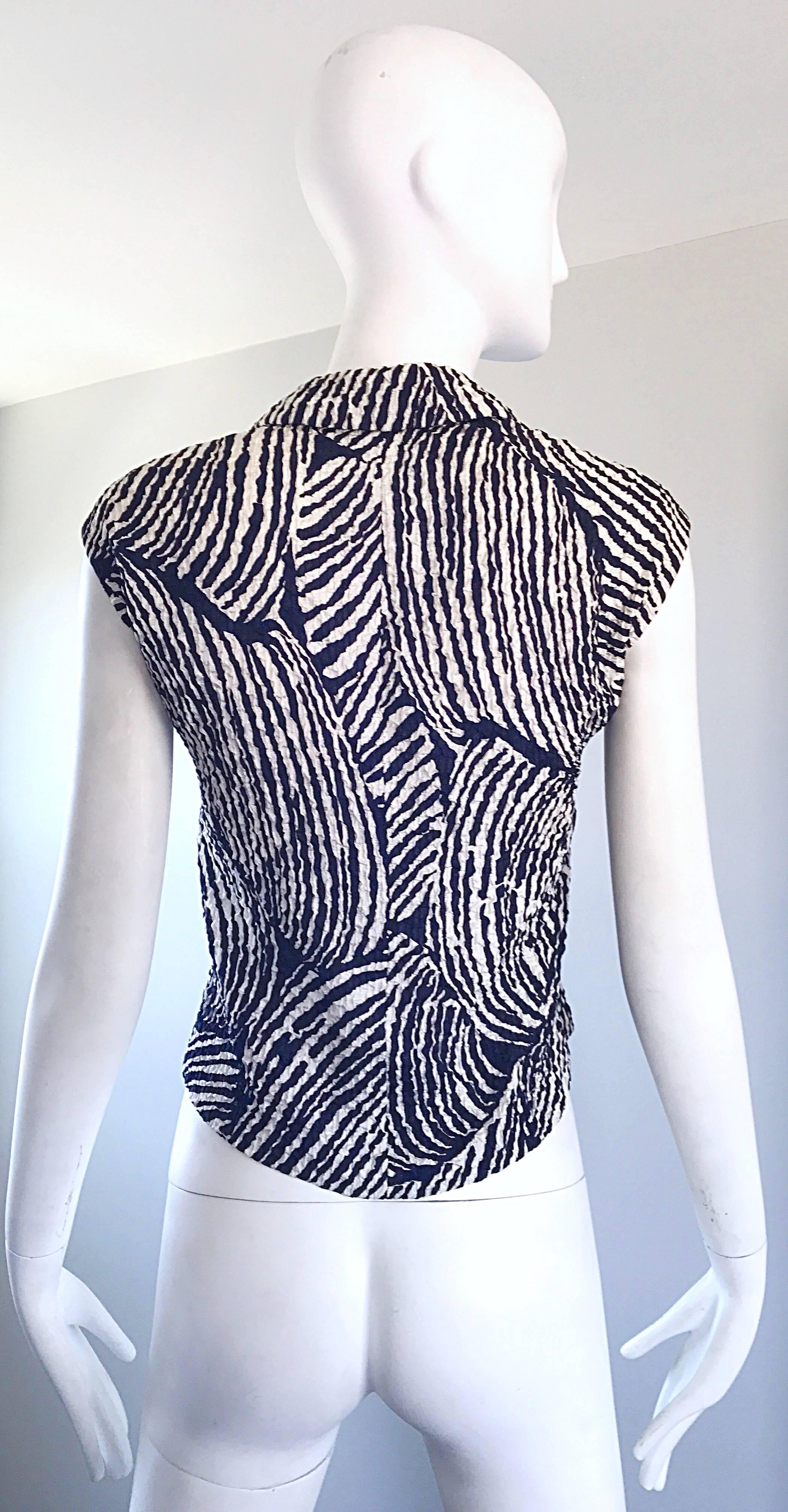 Chic 1960s Navy and White Fingerprint Silk Nautical Vintage 60s Bow Neck Blouse In Excellent Condition In San Diego, CA