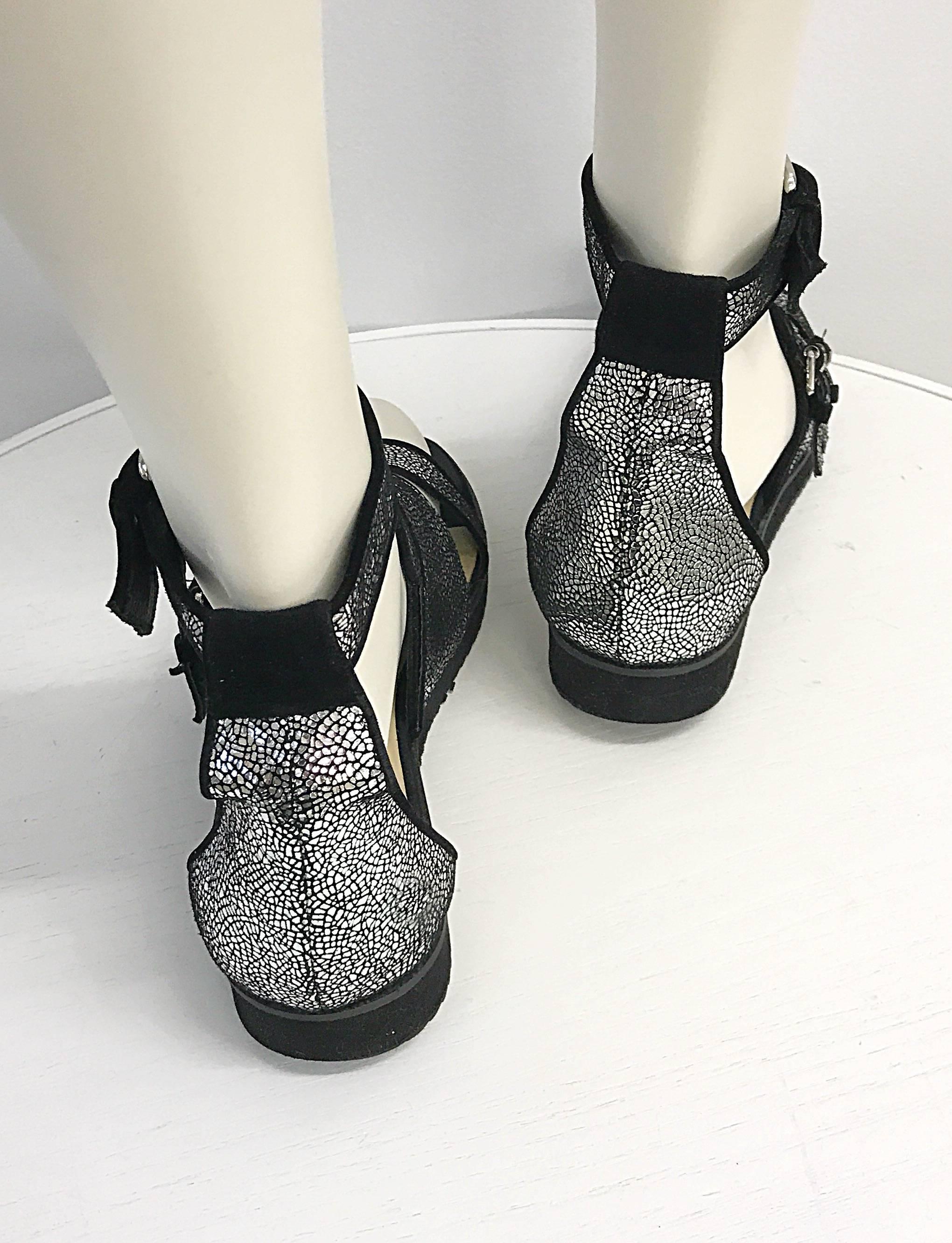 Gray New Givenchy by Ricardo Tisci Size 39 / 9 Silver Metallic + Black Flat Sandals 