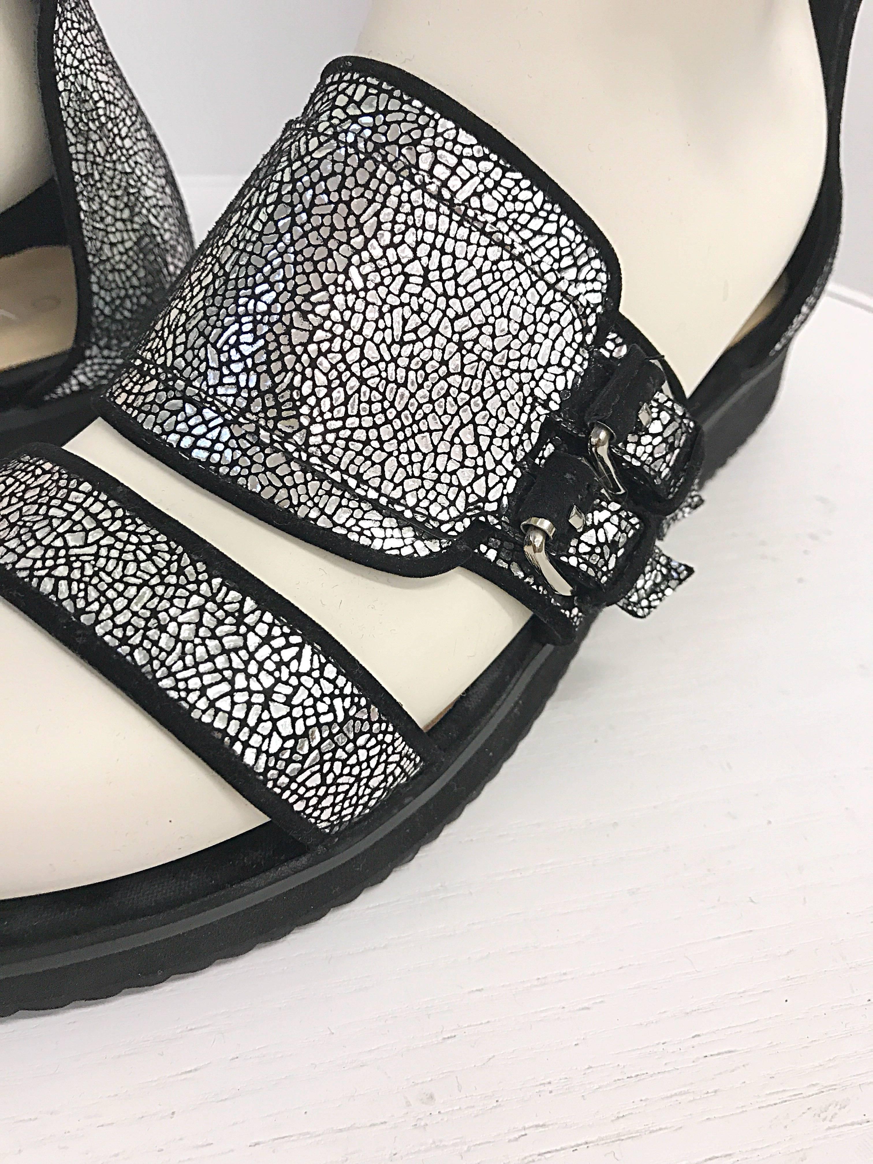 New Givenchy by Ricardo Tisci Size 39 / 9 Silver Metallic + Black Flat Sandals  1