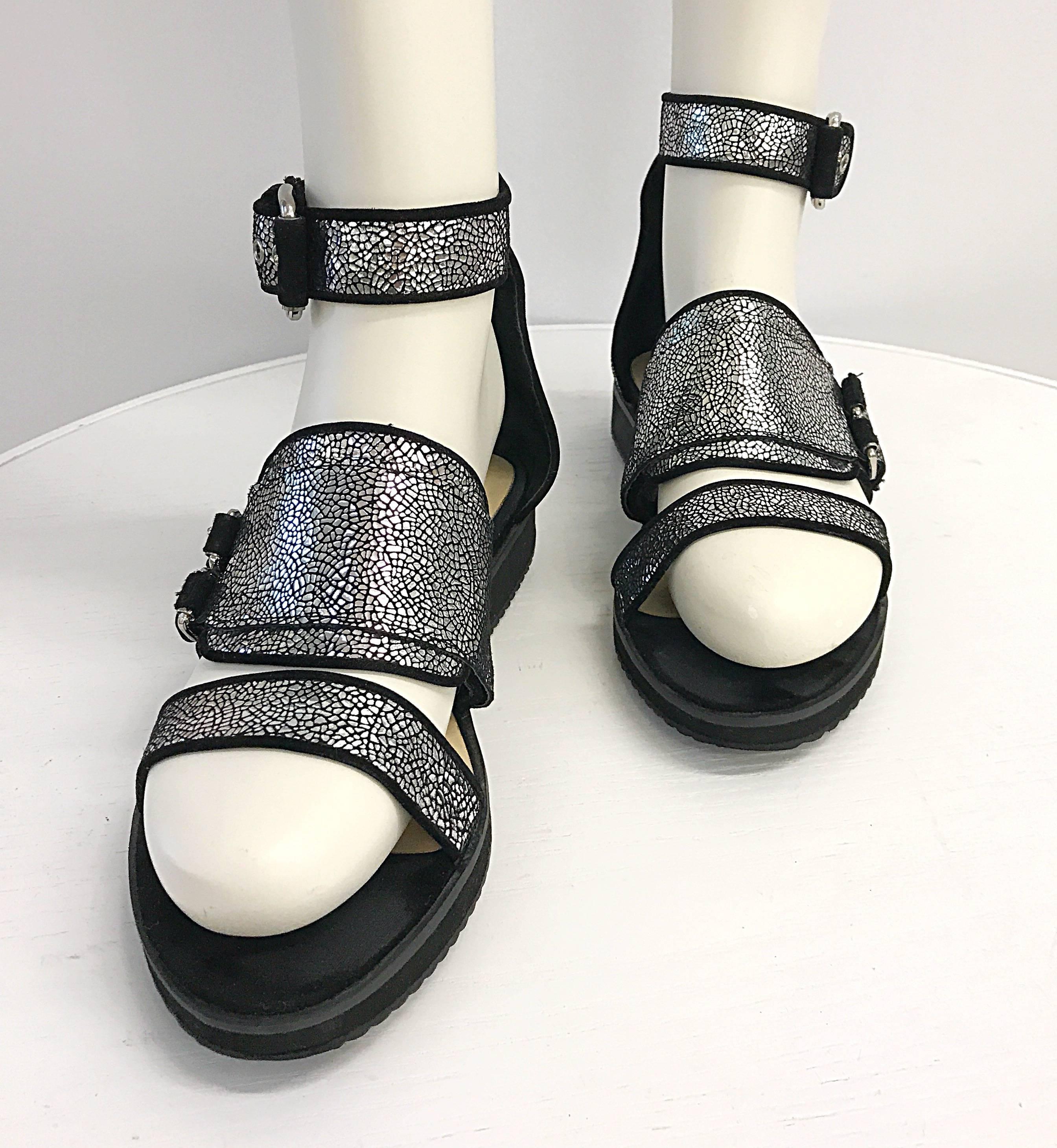 New Givenchy by Ricardo Tisci Size 39 / 9 Silver Metallic + Black Flat Sandals  2