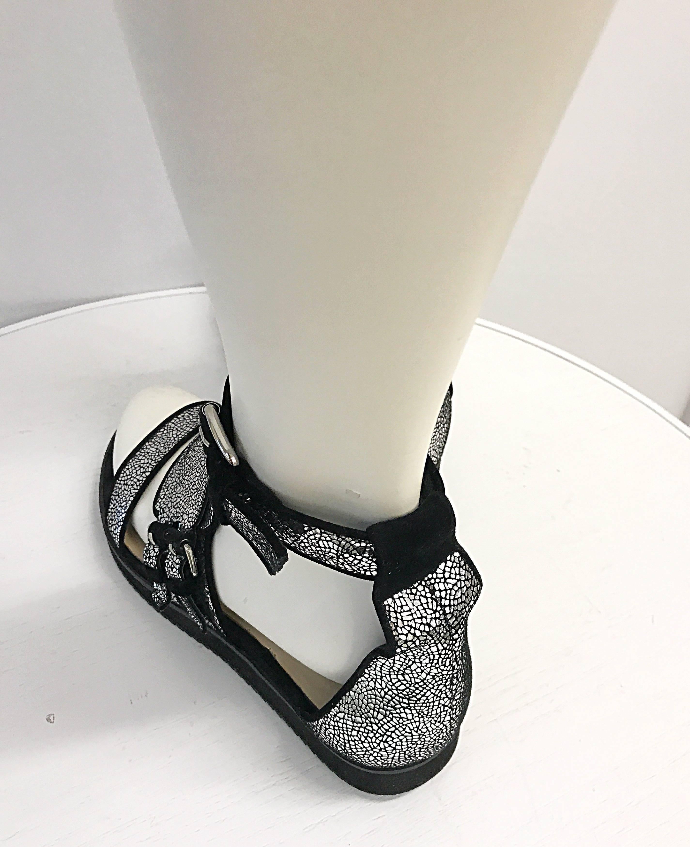 New Givenchy by Ricardo Tisci Size 39 / 9 Silver Metallic + Black Flat Sandals  3