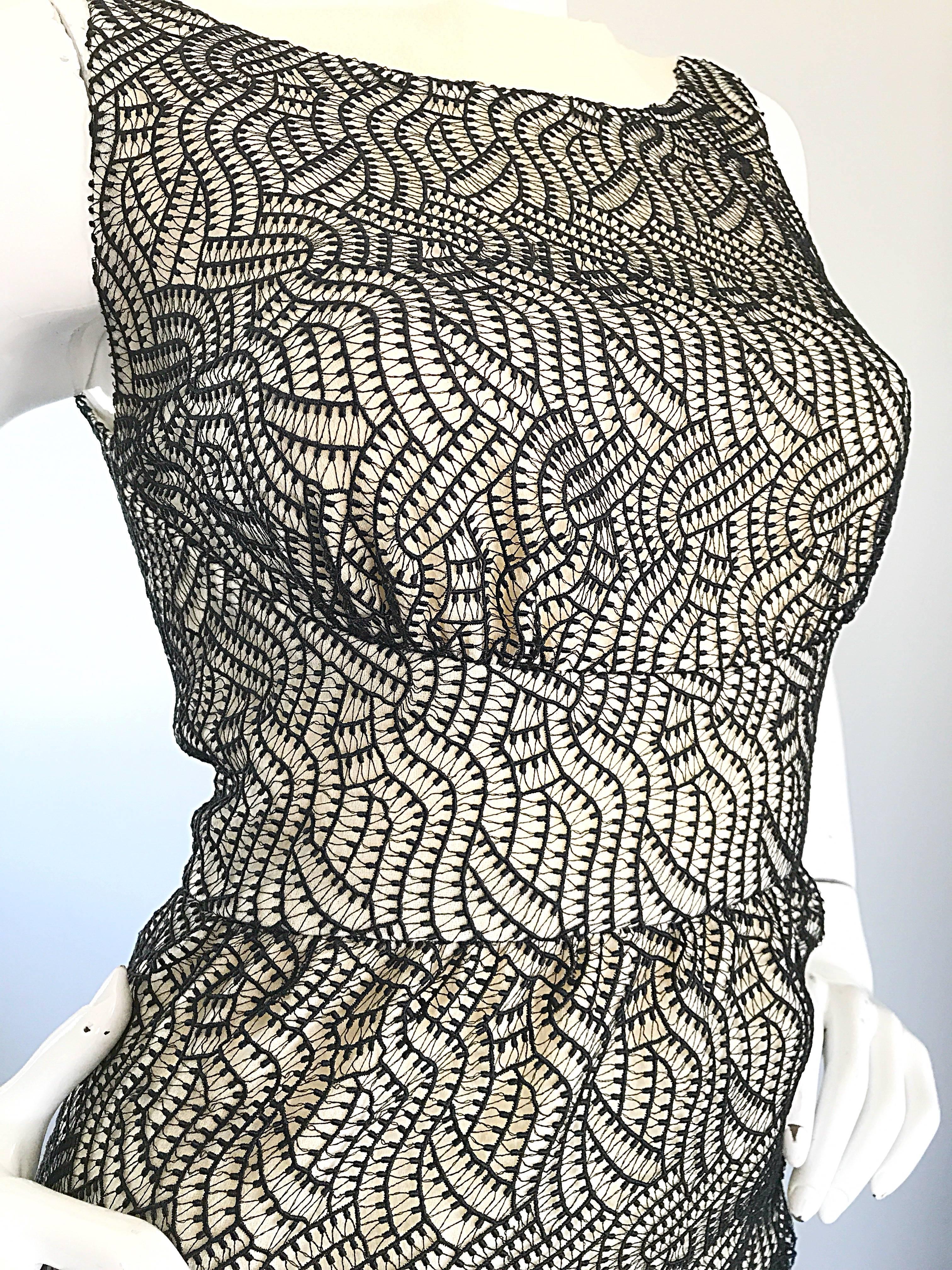 Fabulous Bill Blass Sz 6 1990s Black and White Crochet Vintage 90s Sheath Dress For Sale 2