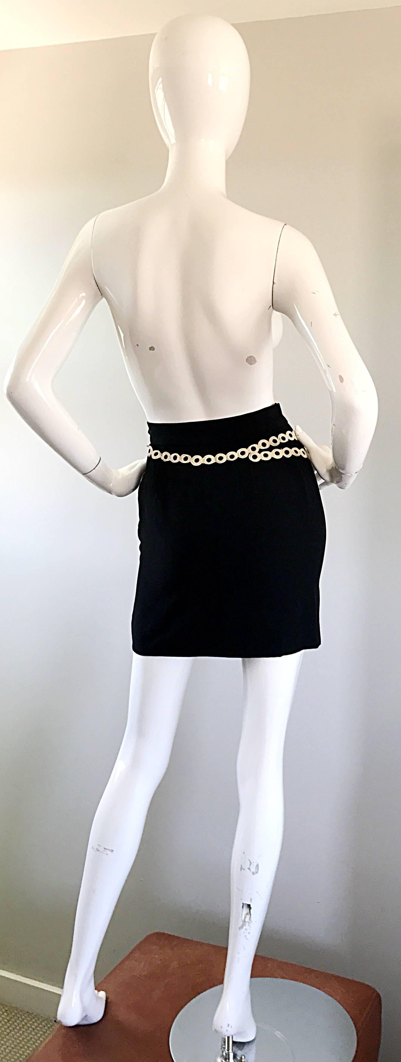 Moschino Cheap and Chic - Mini-jupe vintage en trompe-l'œil noir et blanc, années 1990 Excellent état - En vente à San Diego, CA