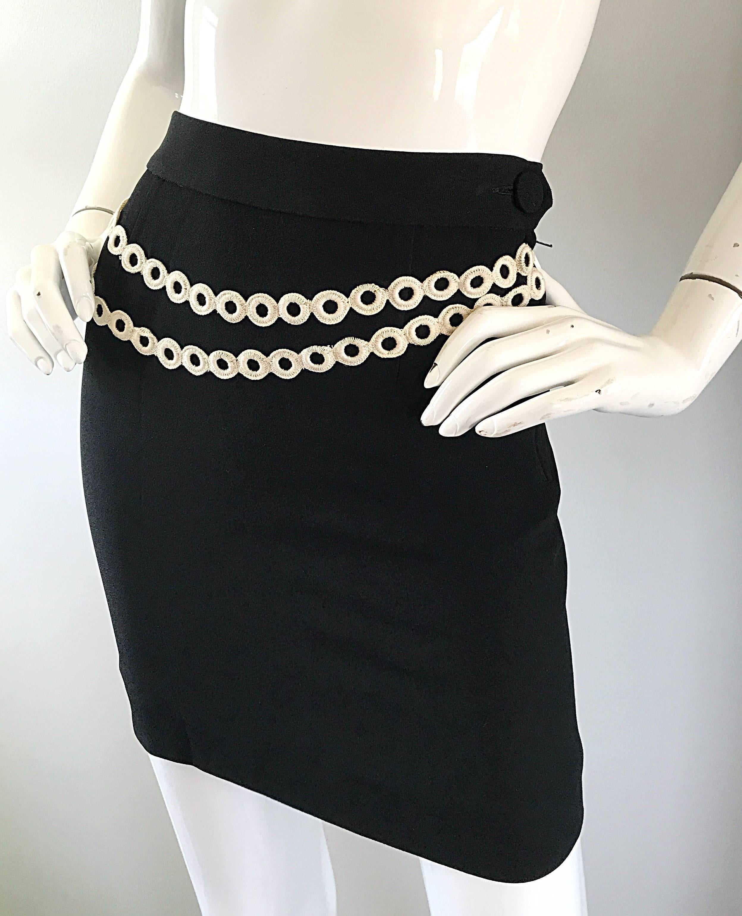 Moschino Cheap and Chic - Mini-jupe vintage en trompe-l'œil noir et blanc, années 1990 Pour femmes en vente