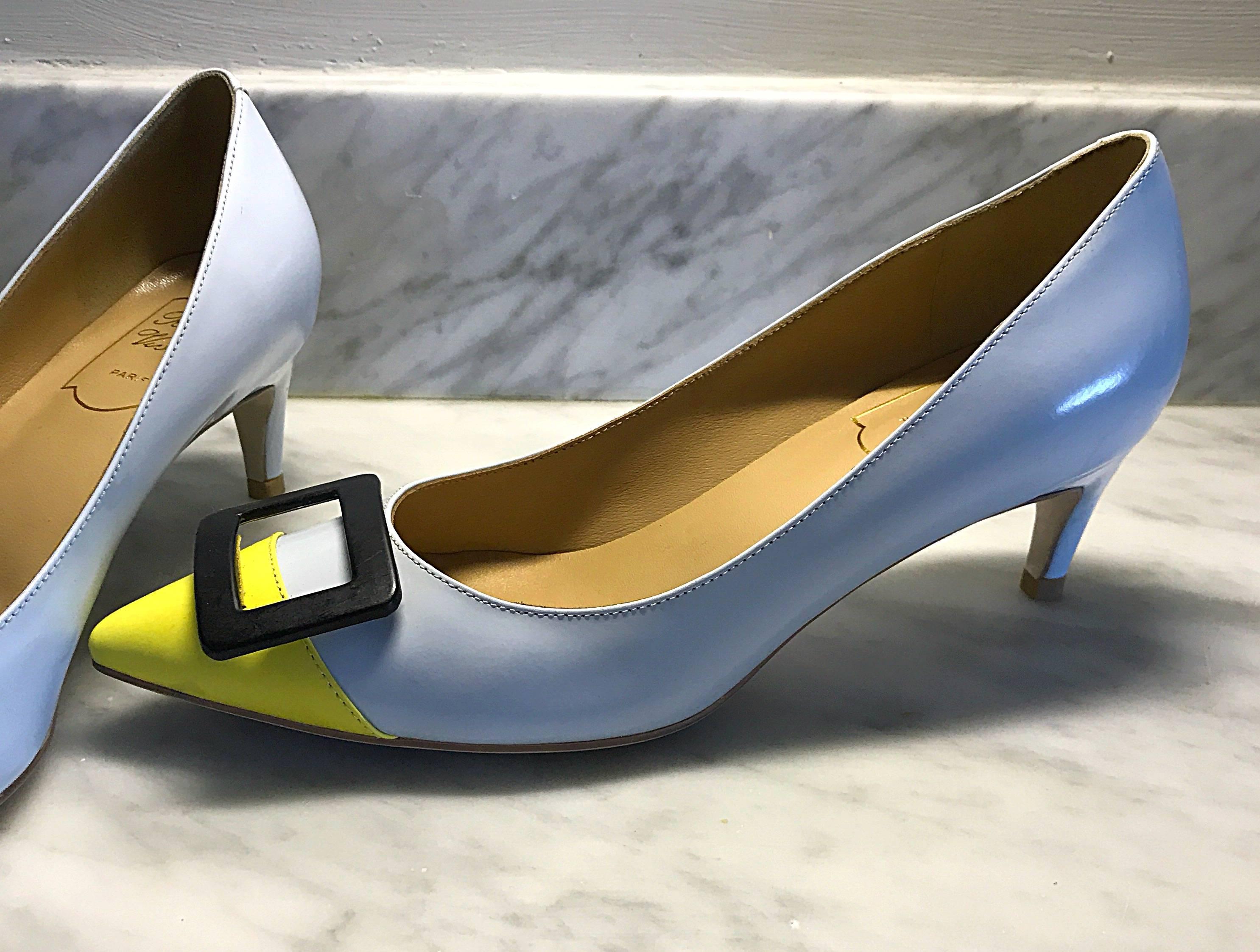 Gray Roger Vivier Size 37 / 7 Pale Blue and Yellow Low Heel Buckle Shoes / Pumps For Sale