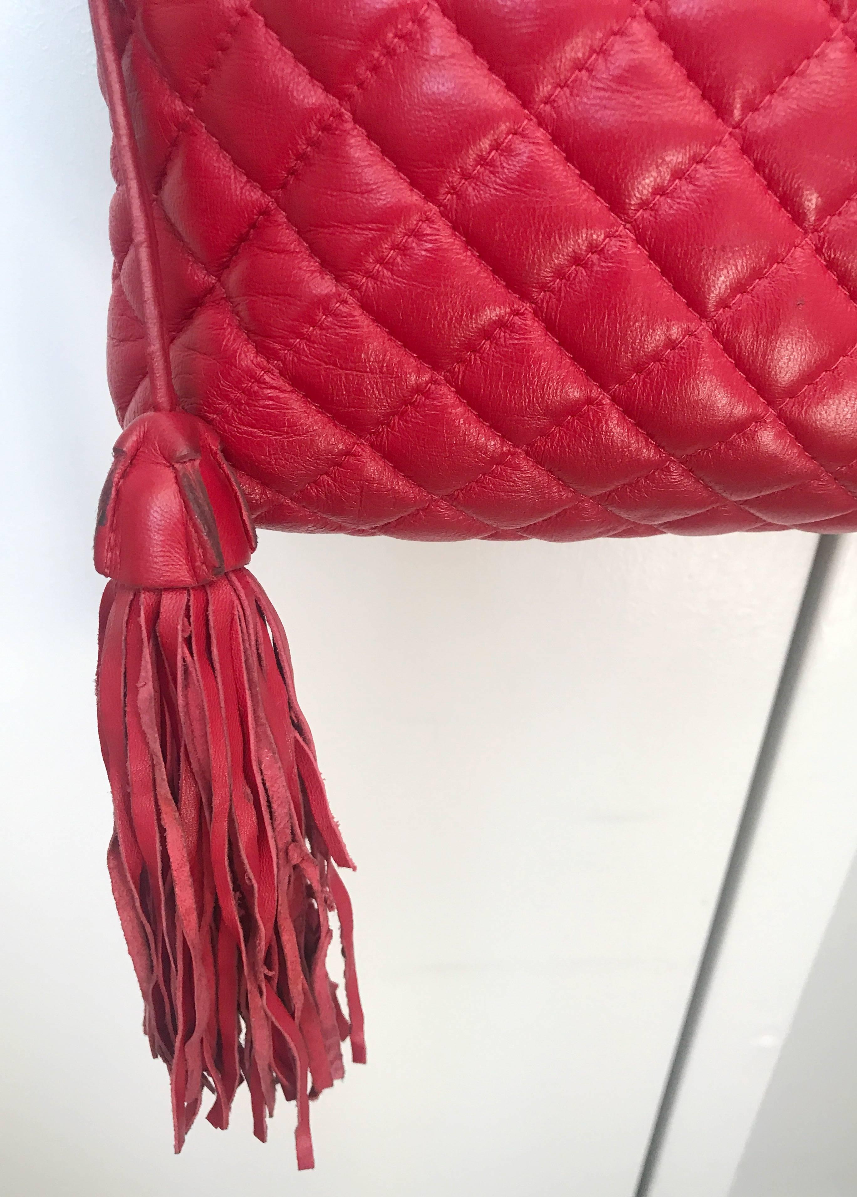 Vintage Italian Paola by PDL Firenze Red Quilted Leather 1990s Coins Handbag Bag In Excellent Condition In San Diego, CA