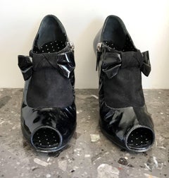 1990s Moschino Cheap and Chic Black Patent Leather Sz 37 / 7 Peep Toe Booties