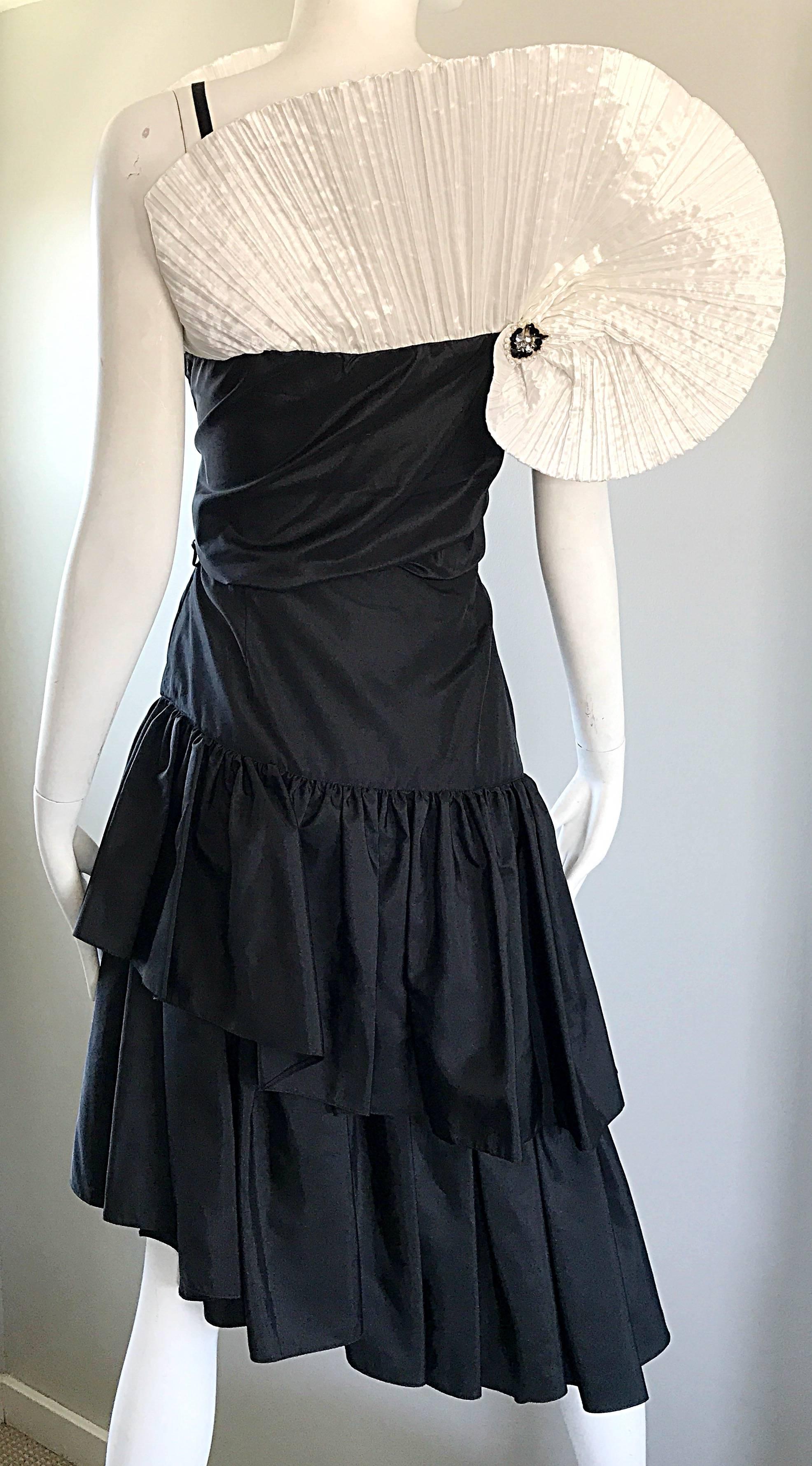 1980s Nicoletta Italian Black and White Silk Taffeta Avant Garde Top & Skirt Set For Sale 4