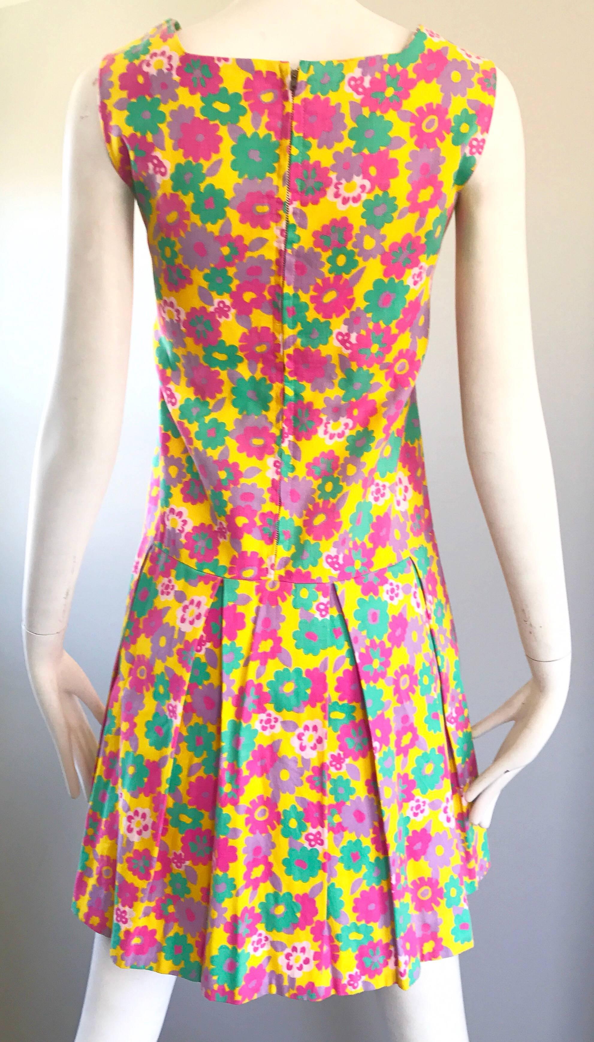 1960er Gelb + Rosa + Grün Flower Power Baumwolle Vintage 60er Jahre Scooter Kleid Twiggy im Zustand „Hervorragend“ im Angebot in San Diego, CA