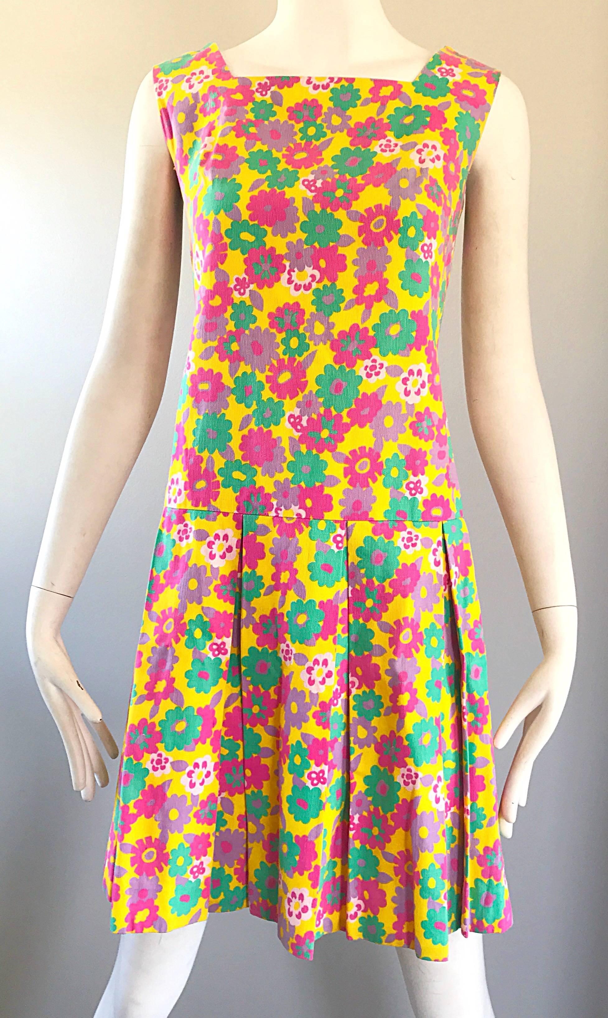1960er Gelb + Rosa + Grün Flower Power Baumwolle Vintage 60er Jahre Scooter Kleid Twiggy Damen im Angebot