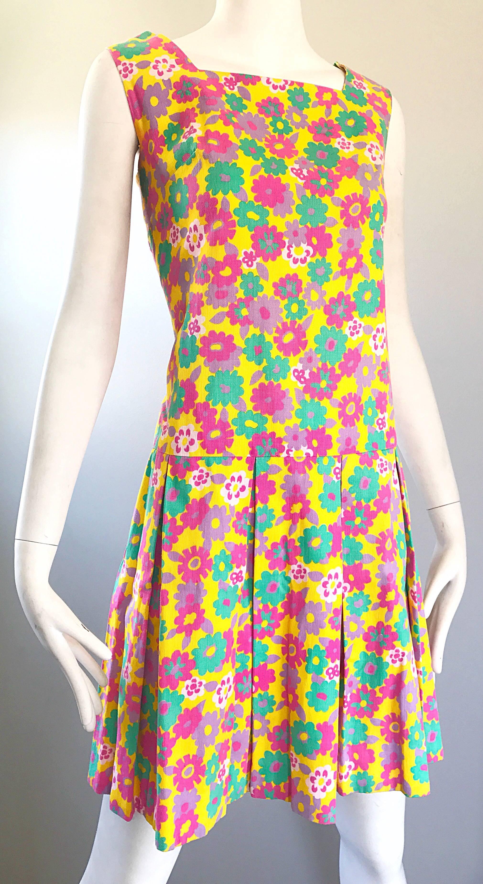 1960s Yellow + Pink + Green Flower Power Cotton Vintage 60s Scooter Dress Twiggy In Excellent Condition For Sale In San Diego, CA