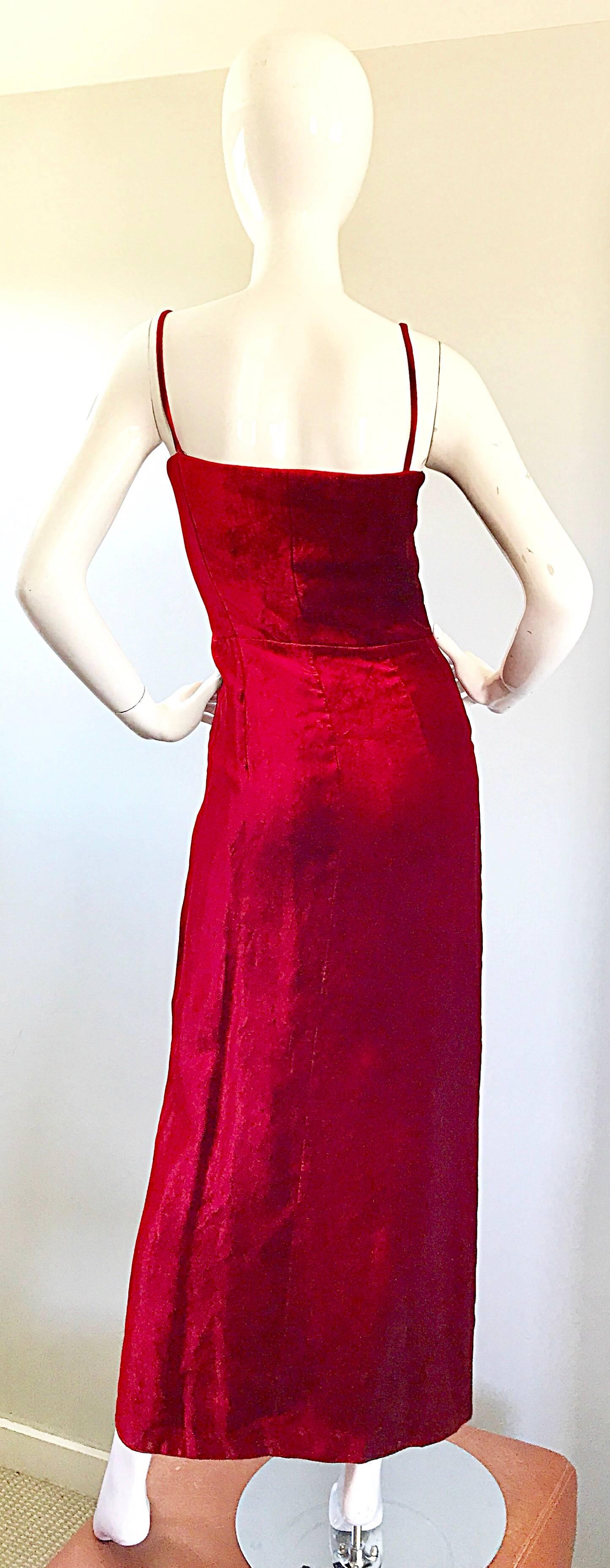 Giorgio Armani Collezioni - Robe vintage rouge chimson en velours de soie, taille 8, 1990 Pour femmes en vente