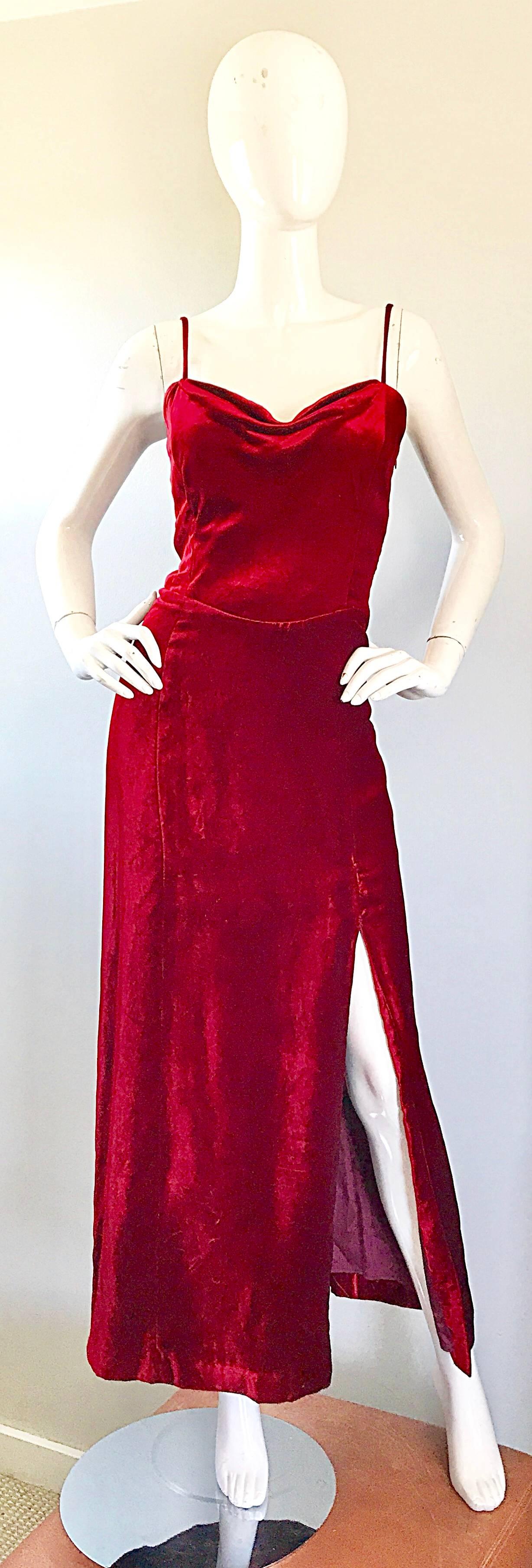 Giorgio Armani Collezioni - Robe vintage rouge chimson en velours de soie, taille 8, 1990 en vente 4