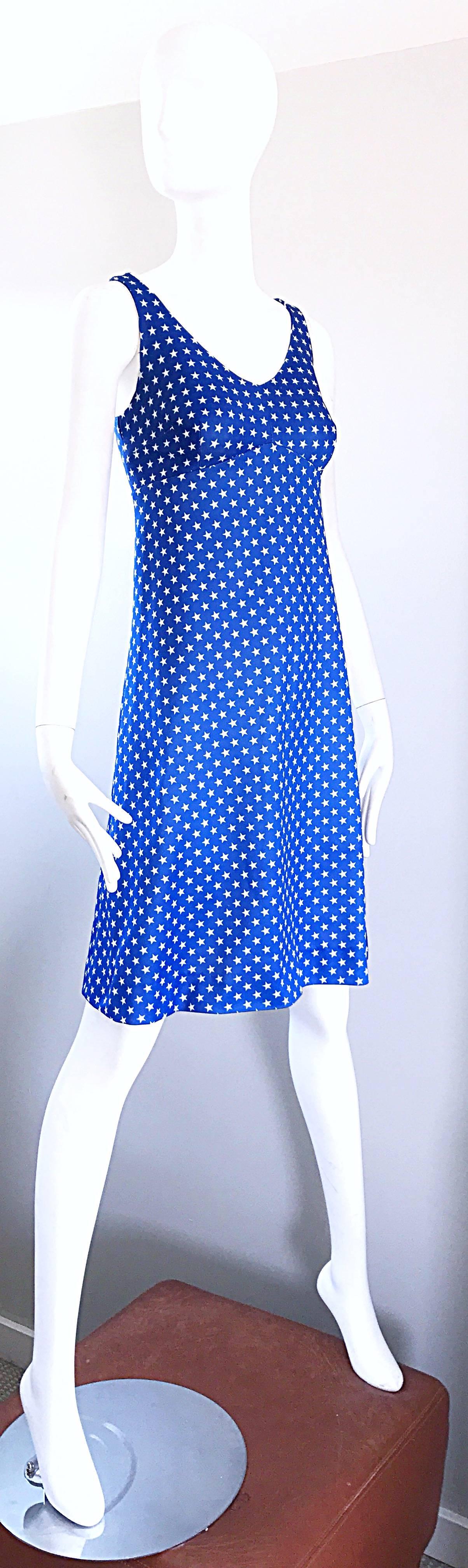 1960er Jahre Königsblaues und weißes A-Linien-Kleid mit Sterndruck im Vintage-Stil der 60er Jahre im Angebot 1