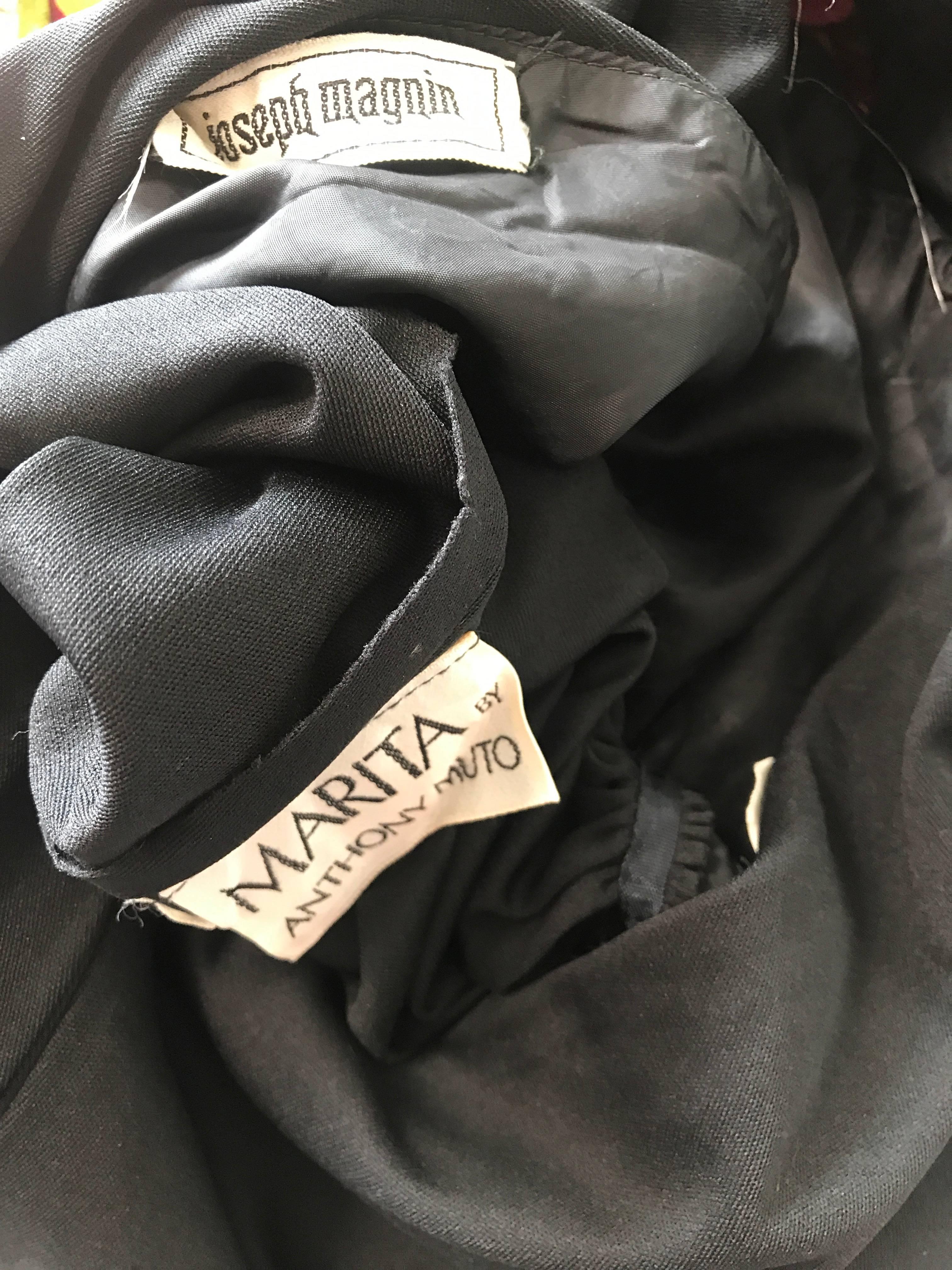 Anthony Muto pour Joseph Magnin - Robe grecque asymétrique en jersey noir, années 1970 en vente 5