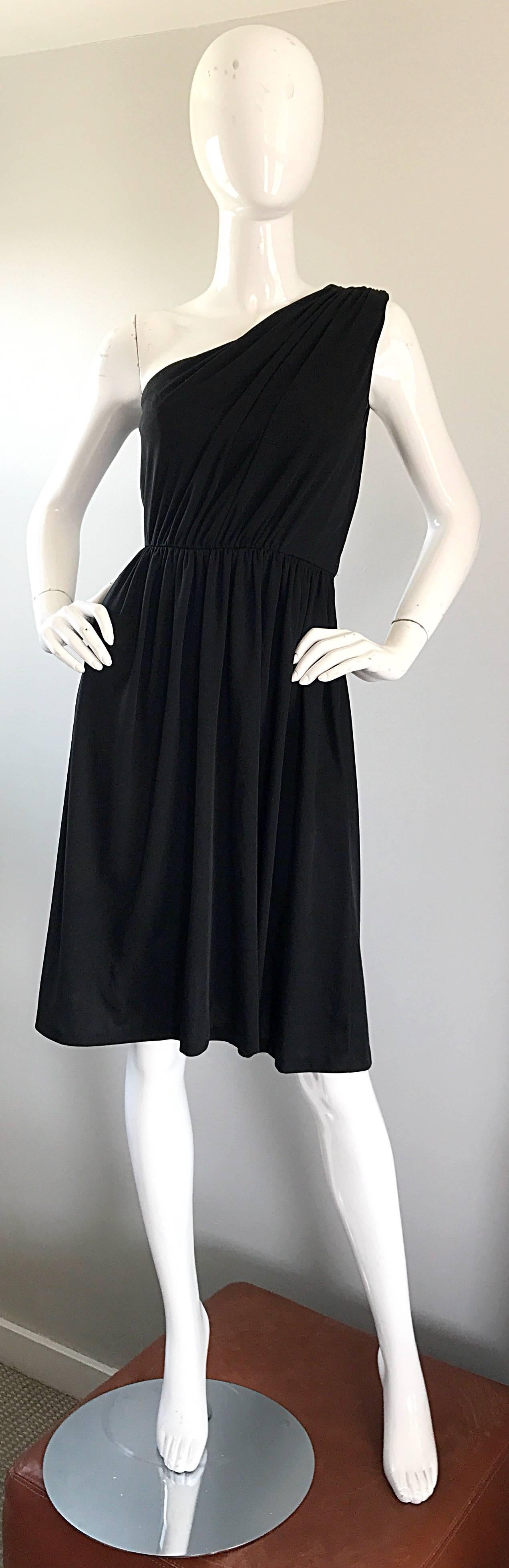 1970s Anthony Muto for Joseph Magnin Black Jersey One Shoulder 70s Grecian Dress For Sale 2