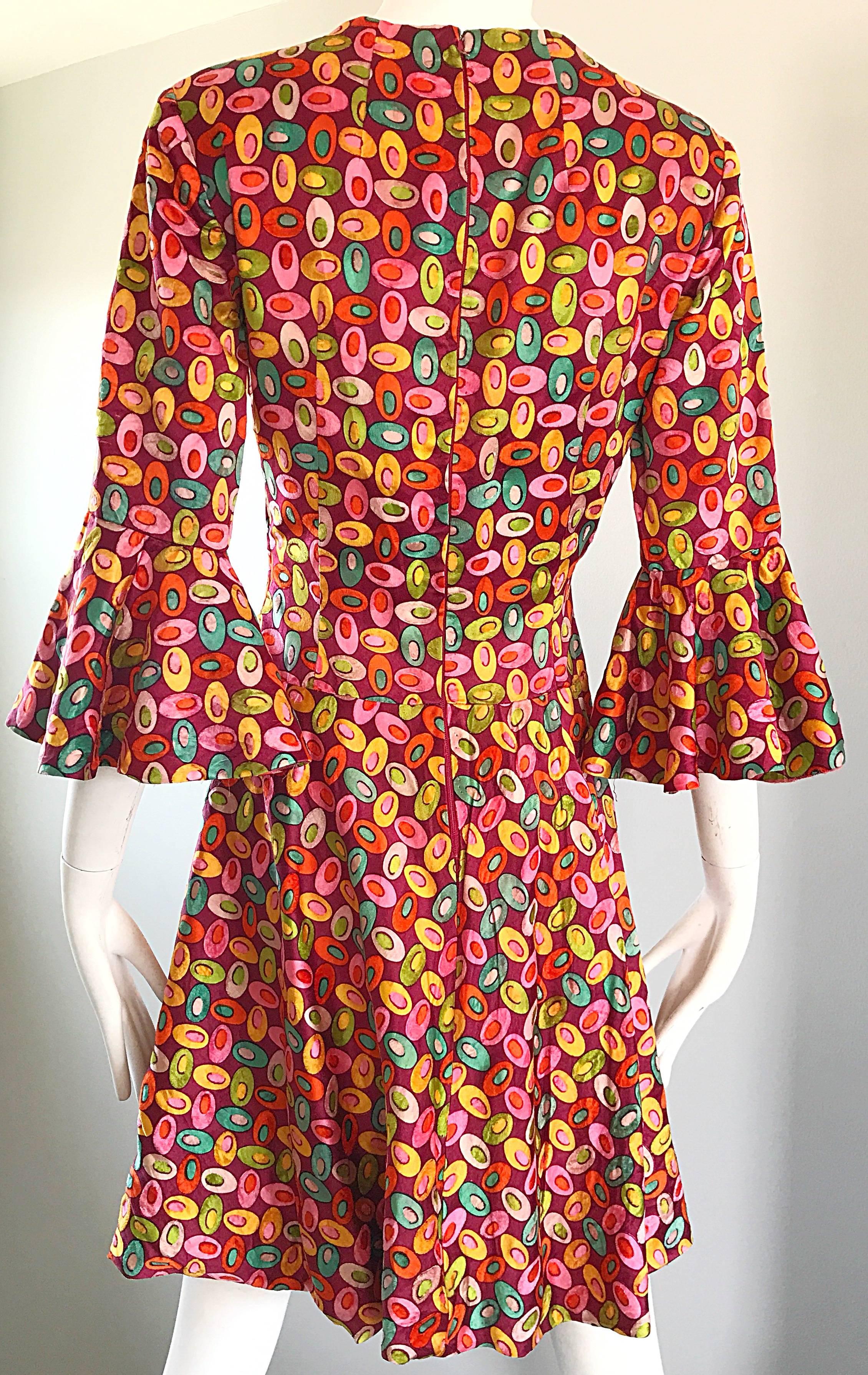 Women's Chic 1960s Pucci Style Bell Sleeve Olive Print Silk Vintage 60s A Line Dress For Sale