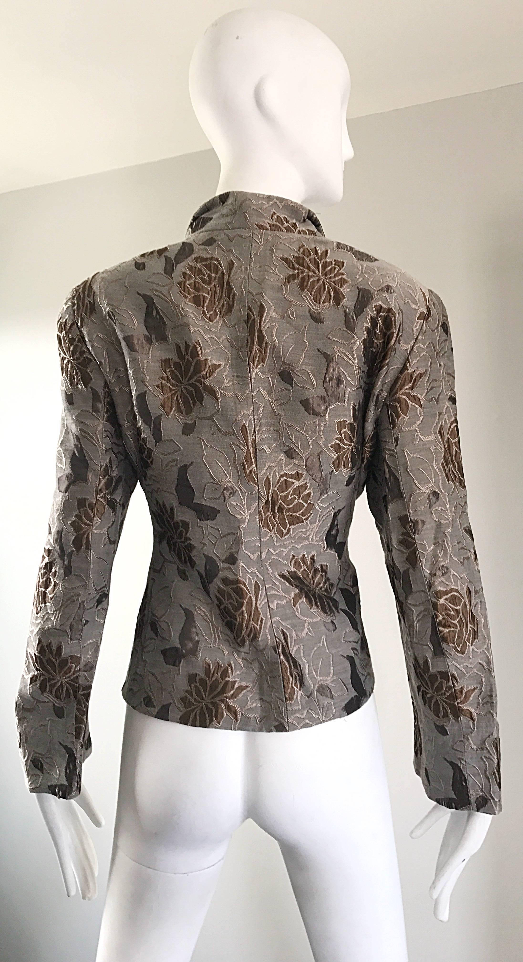 Beautiful Vintage Giorgio Armani Collezioni Size 12 Grey + Taupe Silk 90s Jacket In Excellent Condition In San Diego, CA
