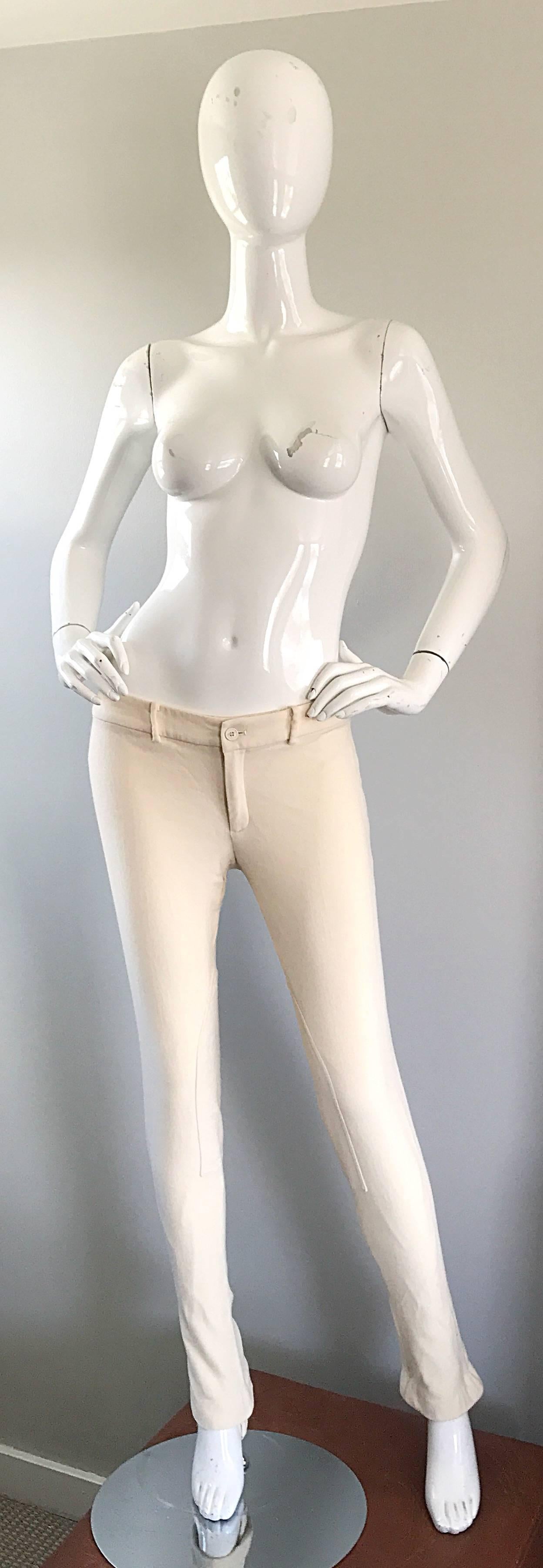 Classic and stylish 1990s RALPH LAUREN COLLECTION Purple Label ivory / winter white virgin wool slim fit stirrup jodhpurs/ trousers! Low rise fit, with a skinny leg, and stirrups at the bottom of each leg opening. Features soft virgin wool, with