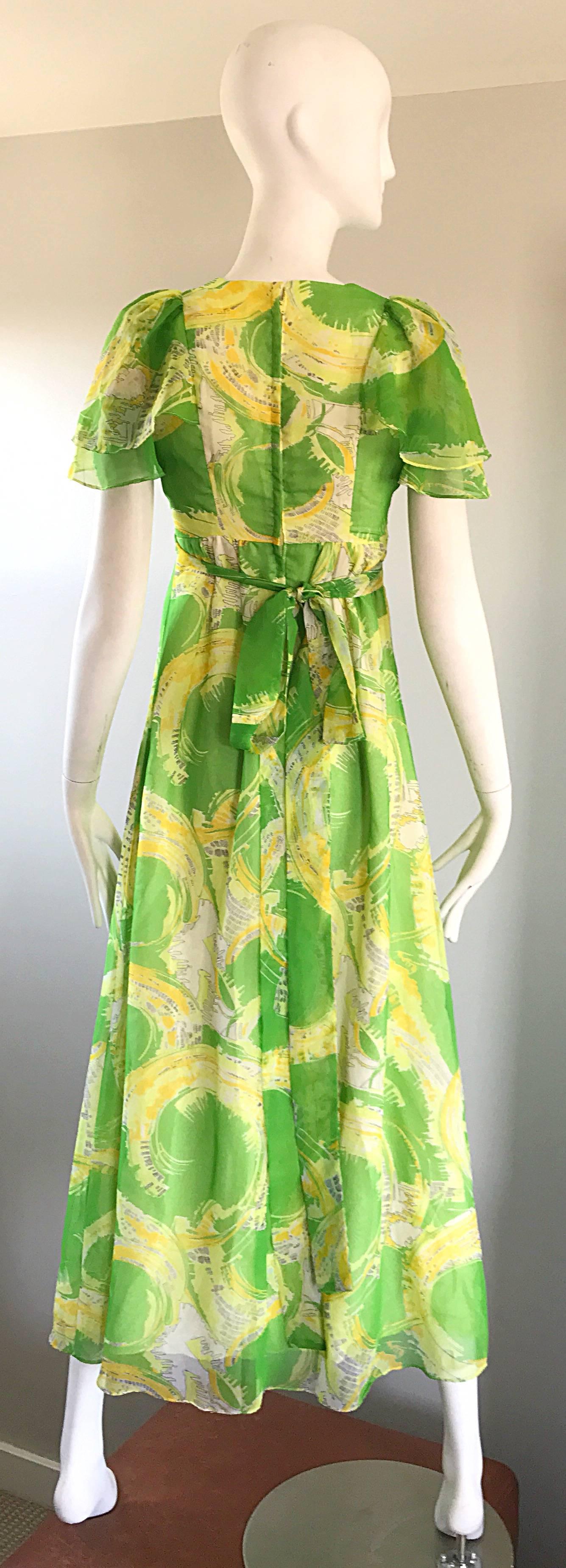 Vestido maxi de gasa de los años 70 con salpicaduras de pintura verde lima neón y amarillo en venta 1