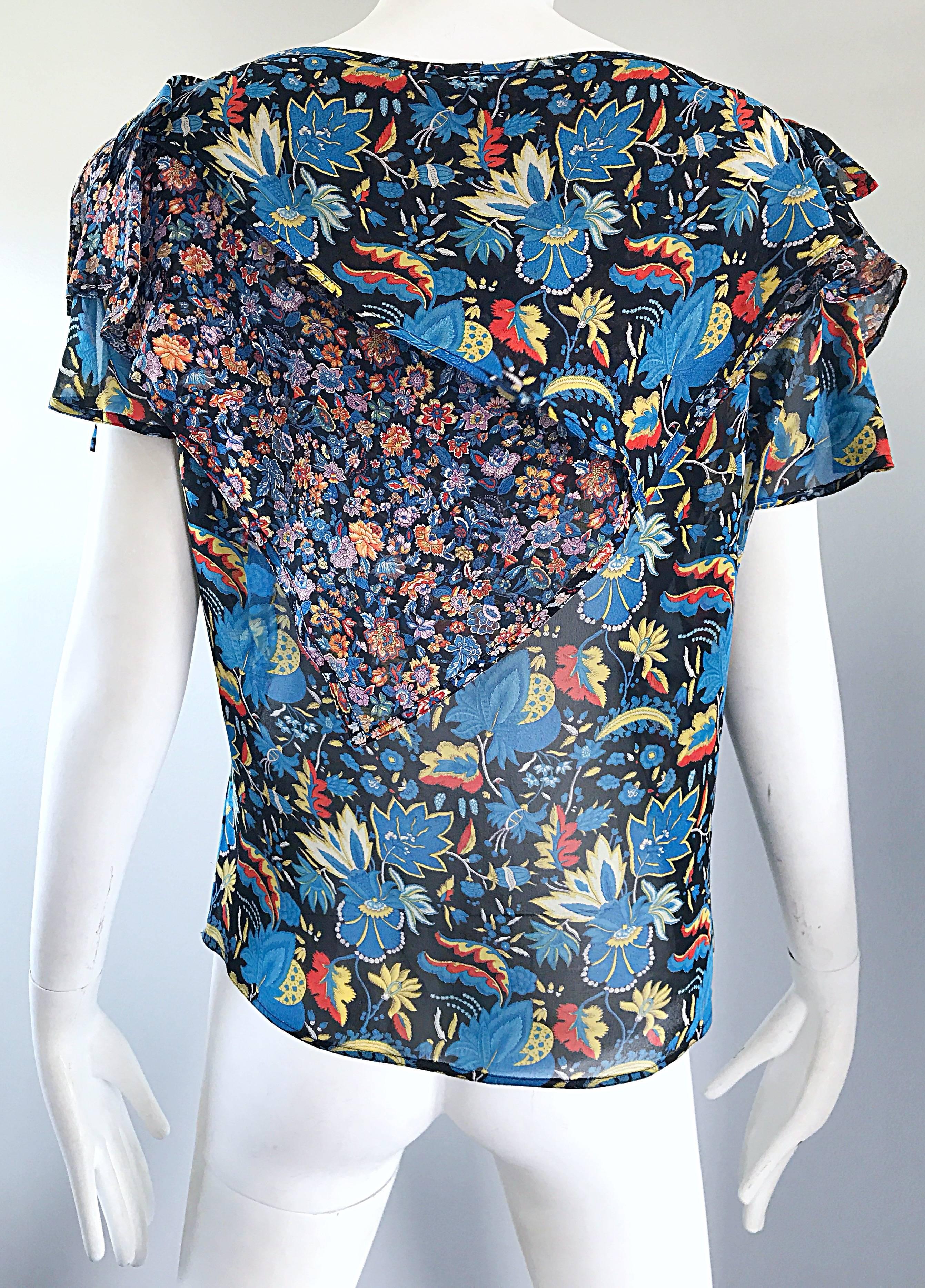 Rara camicetta di seta anni '70 Gianni Versace a spalla fredda con drappeggio vintage anni '70 In condizioni ottime in vendita a San Diego, CA