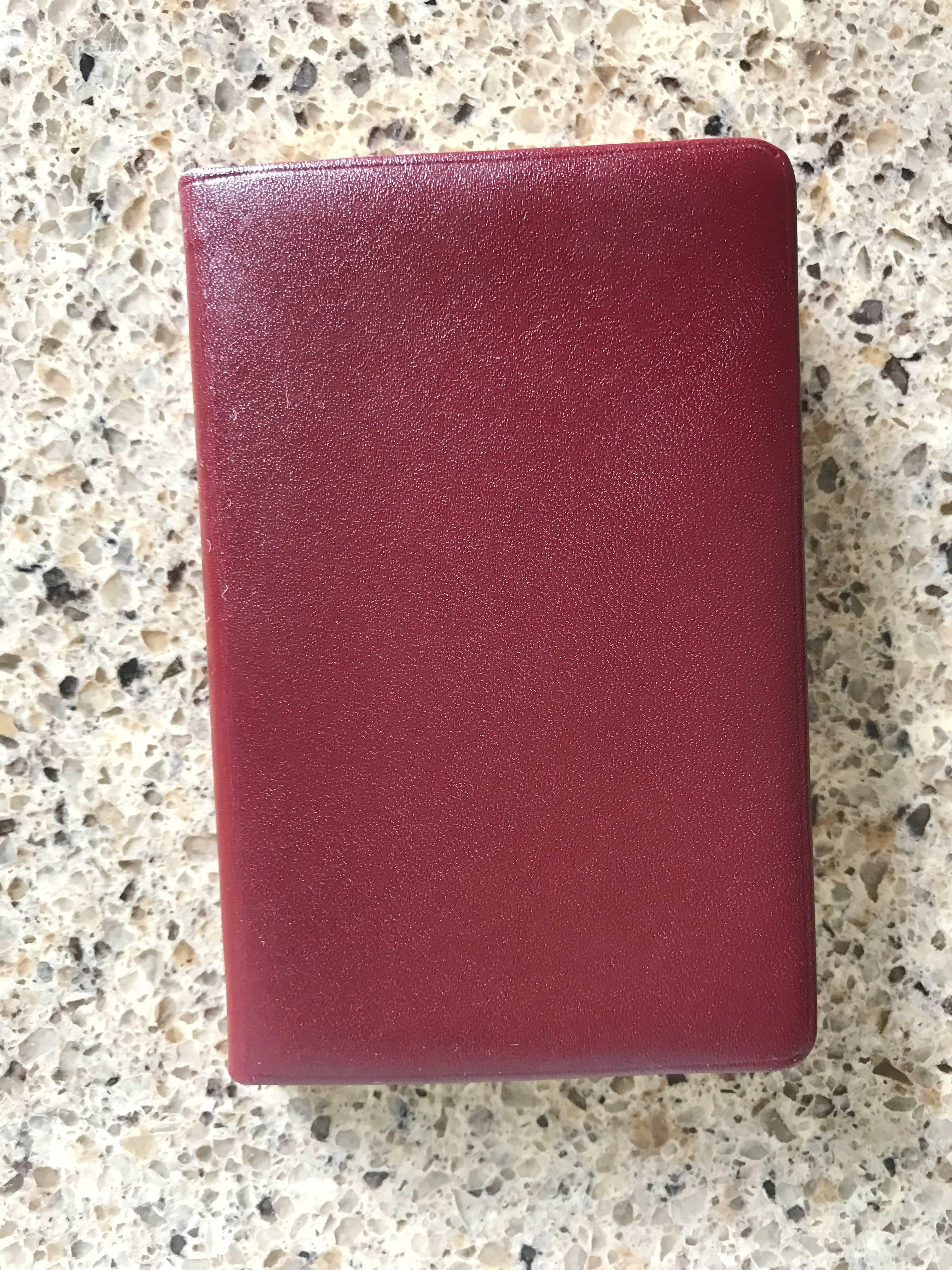 Women's or Men's Cartier Le Must de New in Box Burgundy Cordovan Leather Pocket Size Address Book