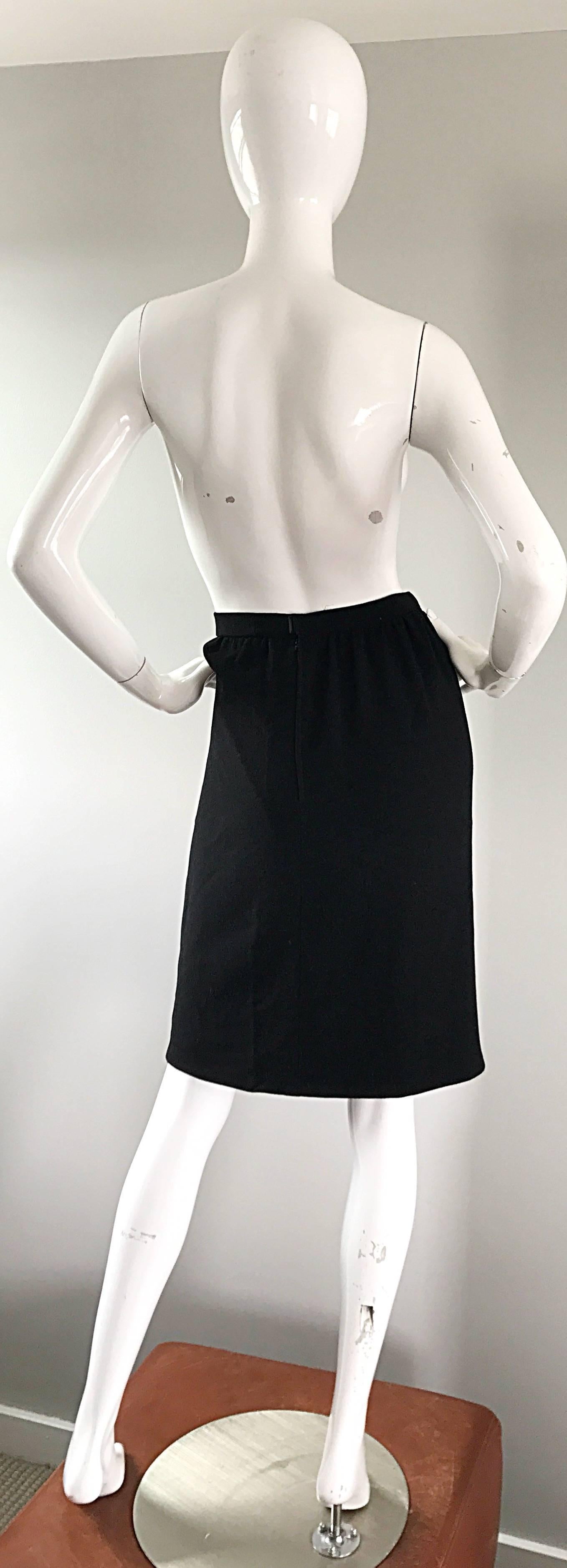 Women's Vintage Valentino Black Wool + Velvet Sz 4 Leaf Motif High Waisted Pencil Skirt For Sale