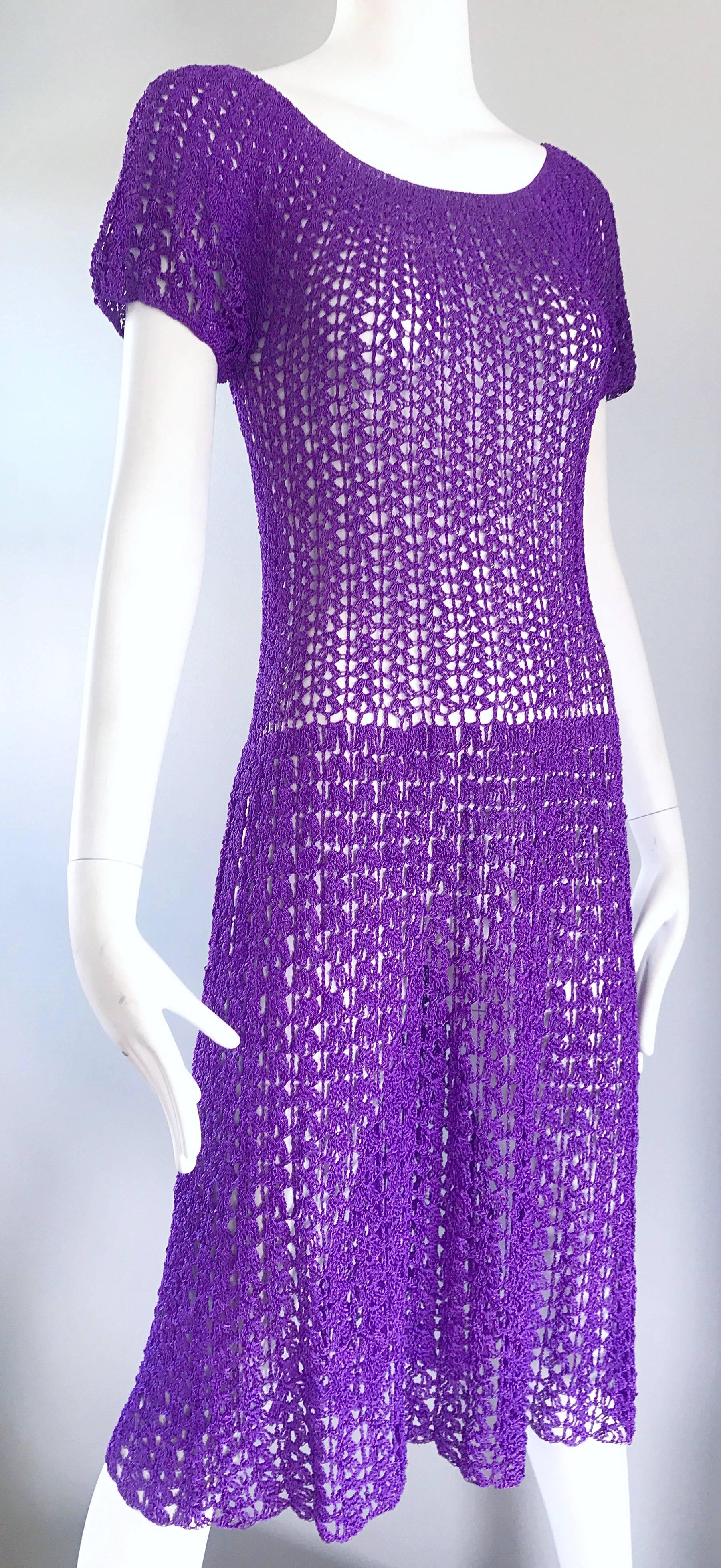 Schickes 1960er Violettes Italienisches Rayon Handgehäkeltes Vintage Halbtransparentes 60er Jahre Kleid  Damen im Angebot