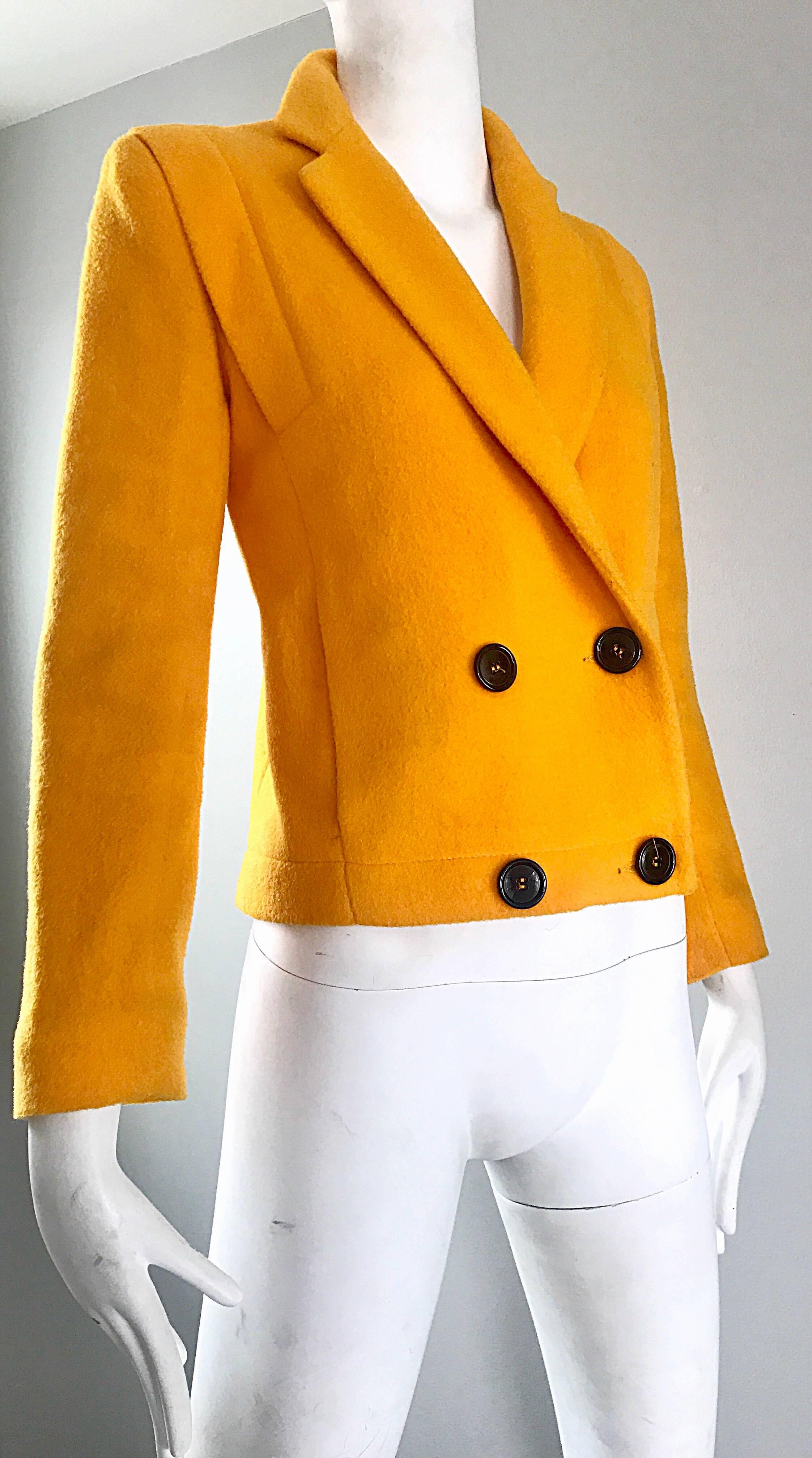 1990s Geoffrey Beene Mustard Yellow Vintage 90s Wool Cropped Blazer Jacket In Excellent Condition For Sale In San Diego, CA