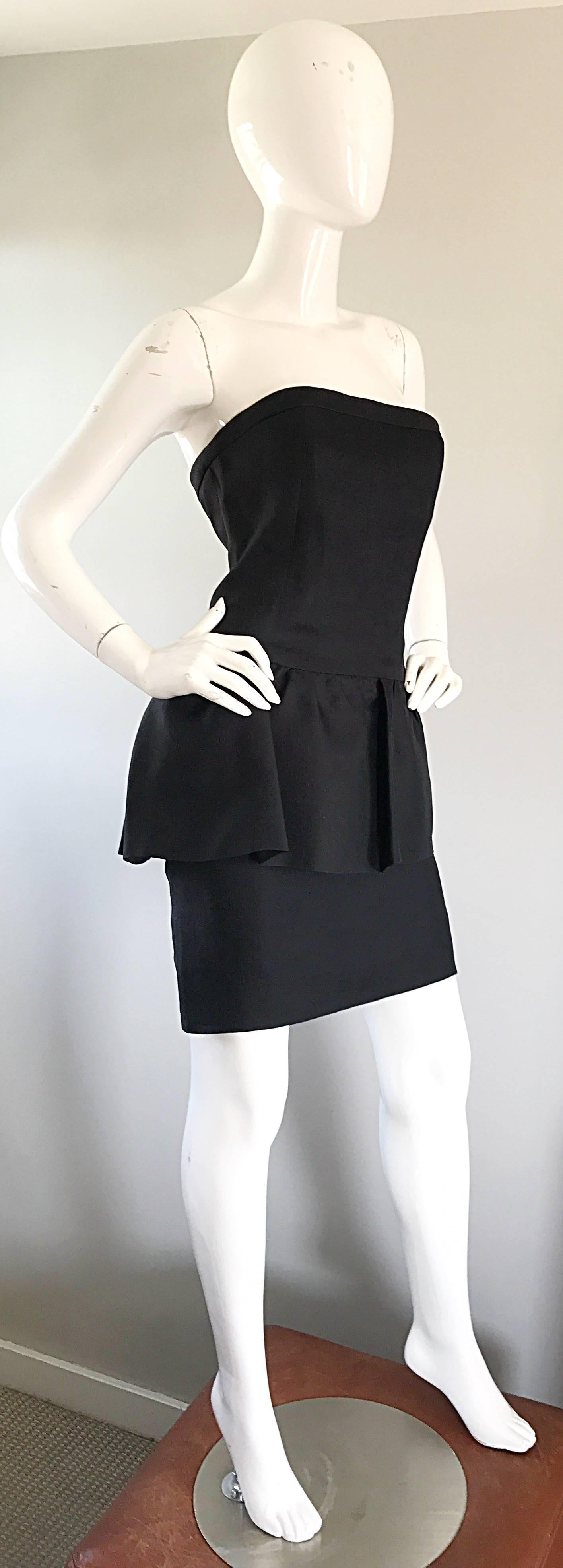 Yves Saint Laurent Rive Gauche 1980er Jahre Vintage Schwarzes trägerloses Schößchenkleid im Angebot 3