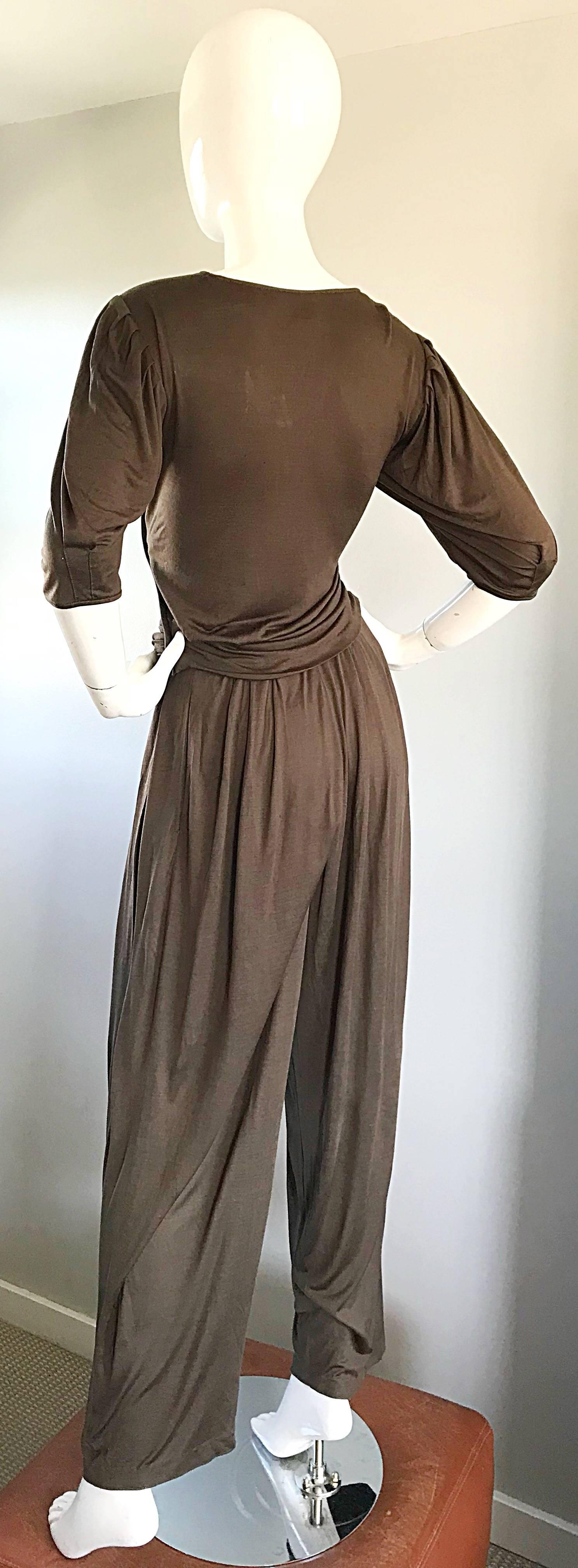 Vintage Emanuel Ungaro Silk Jersey Taupe Two Piece Harem Pants Ensemble Pant Set In Excellent Condition For Sale In San Diego, CA