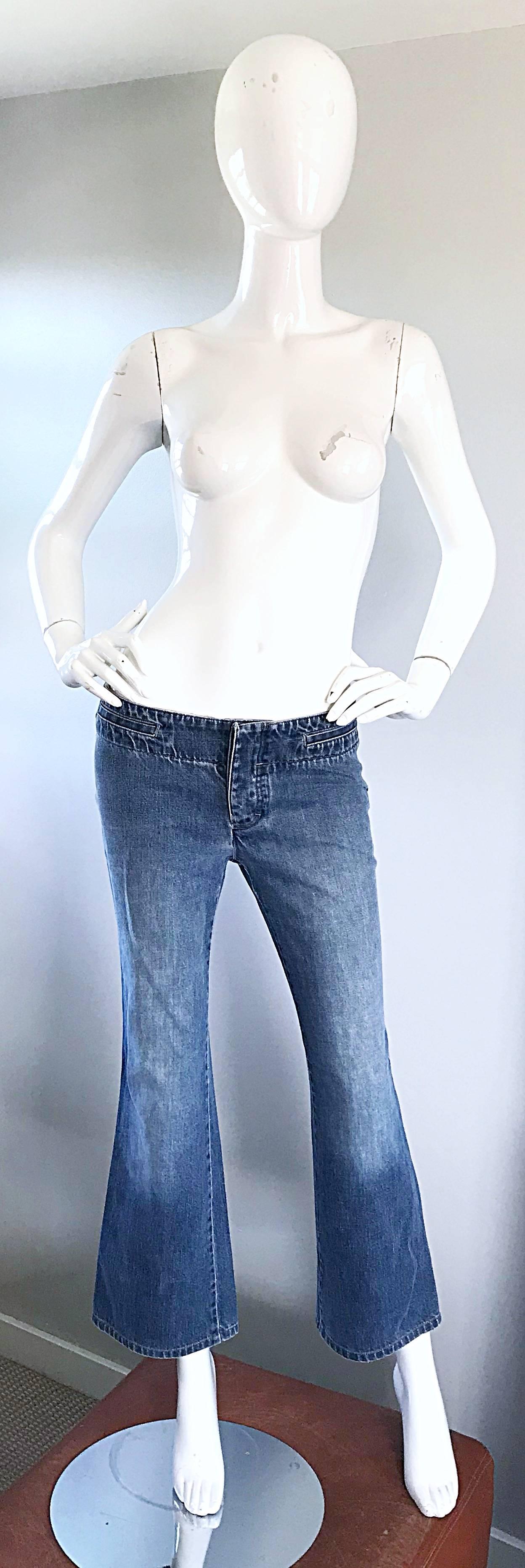 Tom Ford pour Gucci - Culotte courte à jambes évasées en jean bleu, taille basse, taille 6  Excellent état - En vente à San Diego, CA