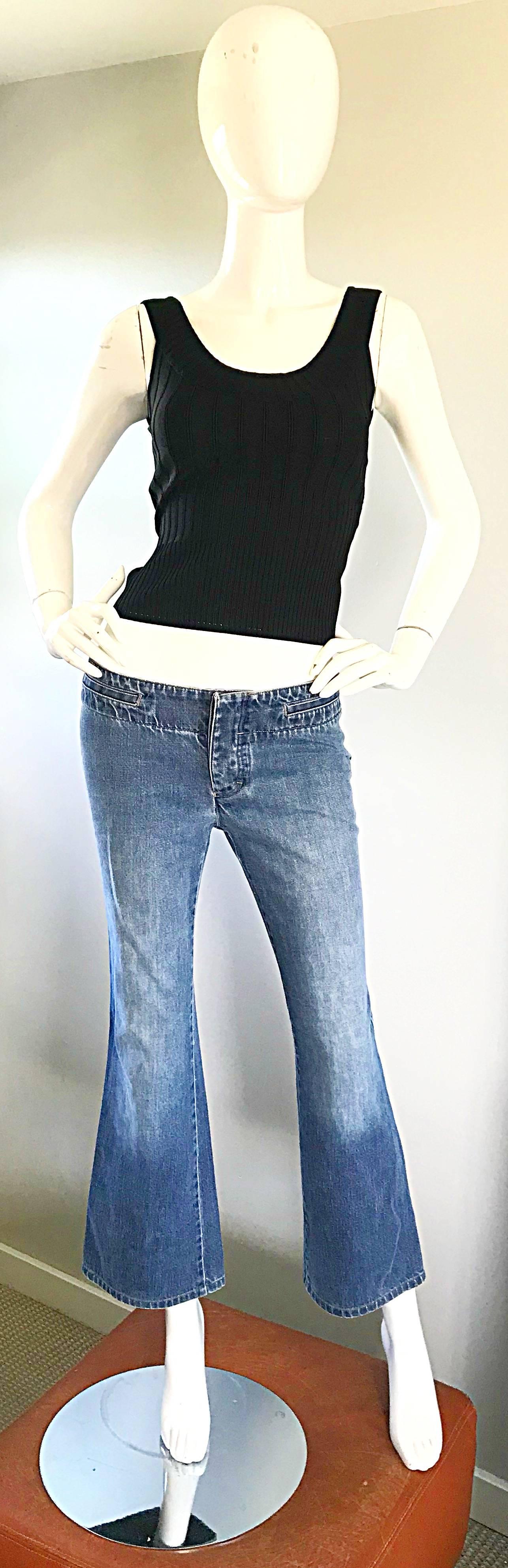 Bleu Tom Ford pour Gucci - Culotte courte à jambes évasées en jean bleu, taille basse, taille 6  en vente