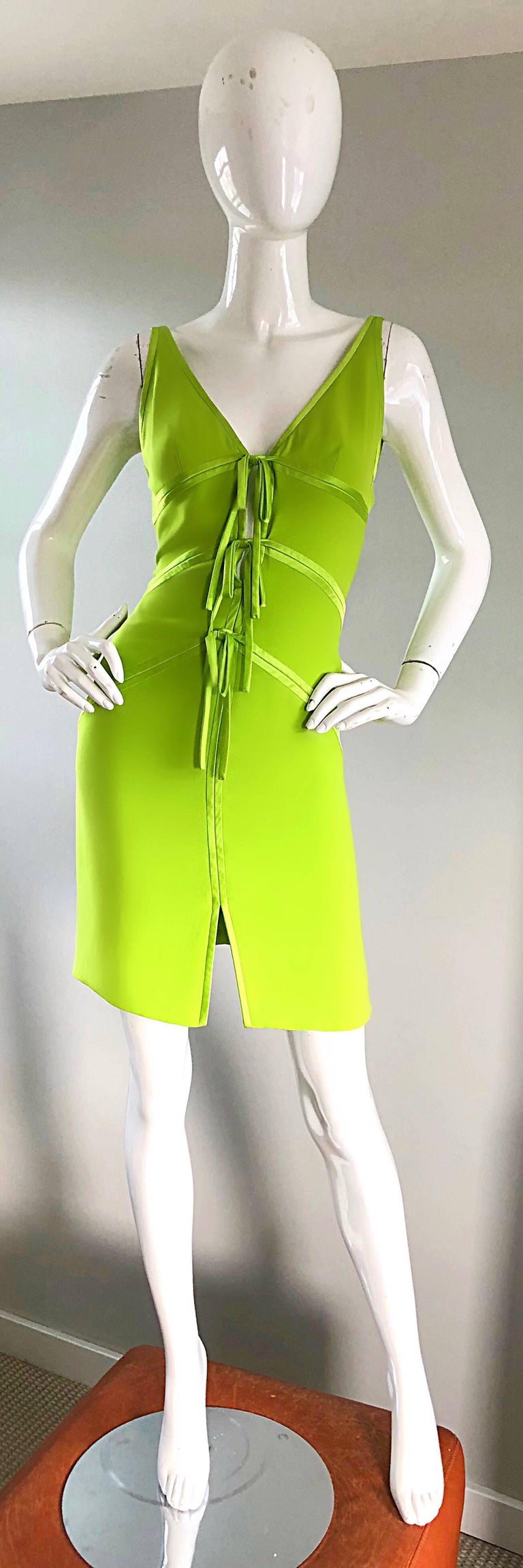 Women's Vintage Valentino Lime Green 1990s Cut - Out Bodycon Sexy Size 4 Silk 90s Dress For Sale