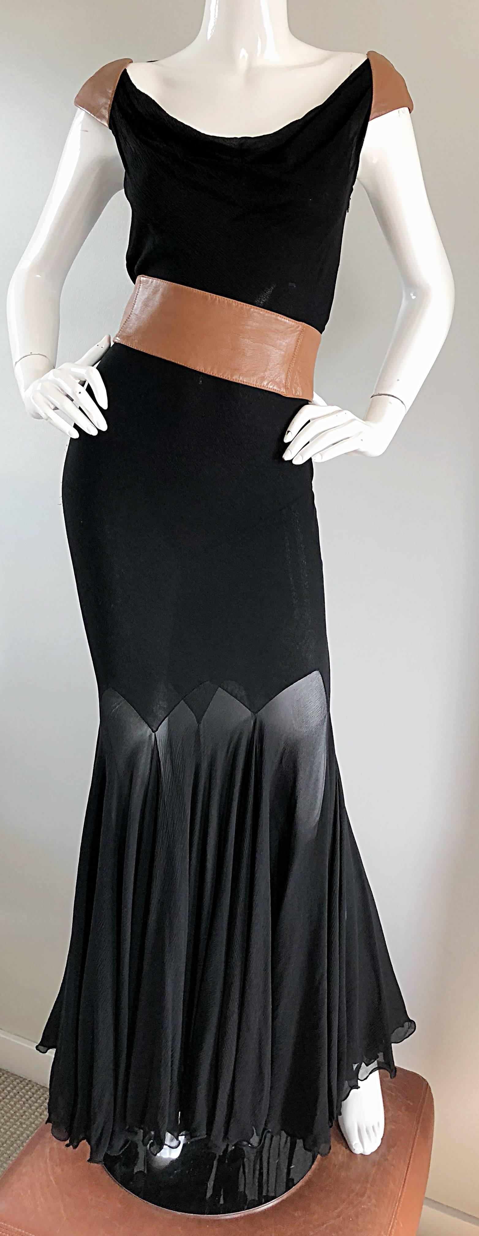 Gianni Versace Couture Herbst 2001 Schwarzes Seiden-Chiffon-Kleid mit Gürtel aus braunem Leder Damen im Angebot