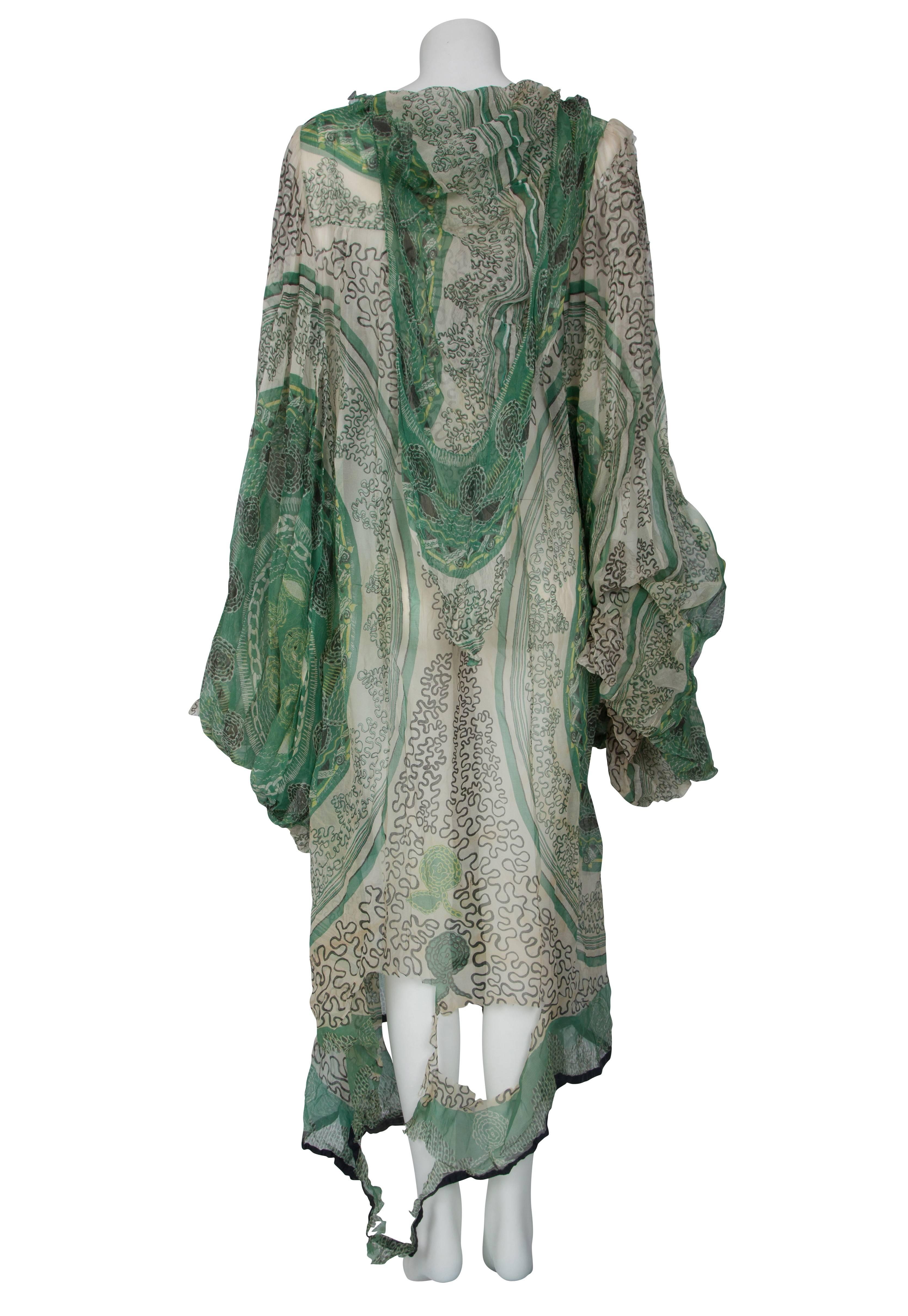 A beautiful and rare Zandra Rhodes ivory and green printed silk tunic with dramatic full-length sleeves from her 1969 debut collection ‘The Knitted Circle’. This collector’s item is constructed from lightweight diaphanous silk with an intricate