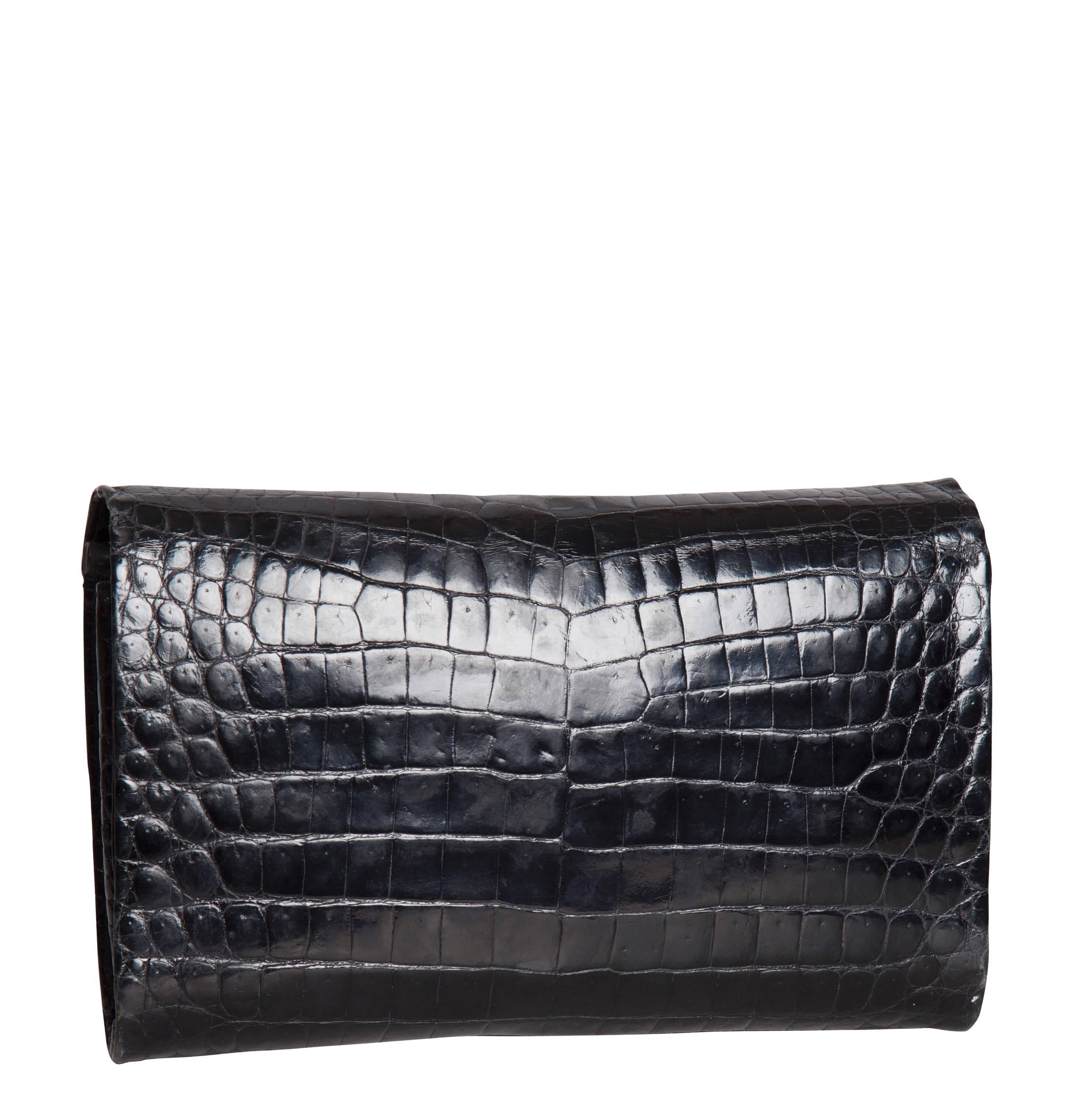 1960s Morabito Black Crocodile Skin Envelope Clutch Bag with Gold Clasp In Good Condition For Sale In London, GB