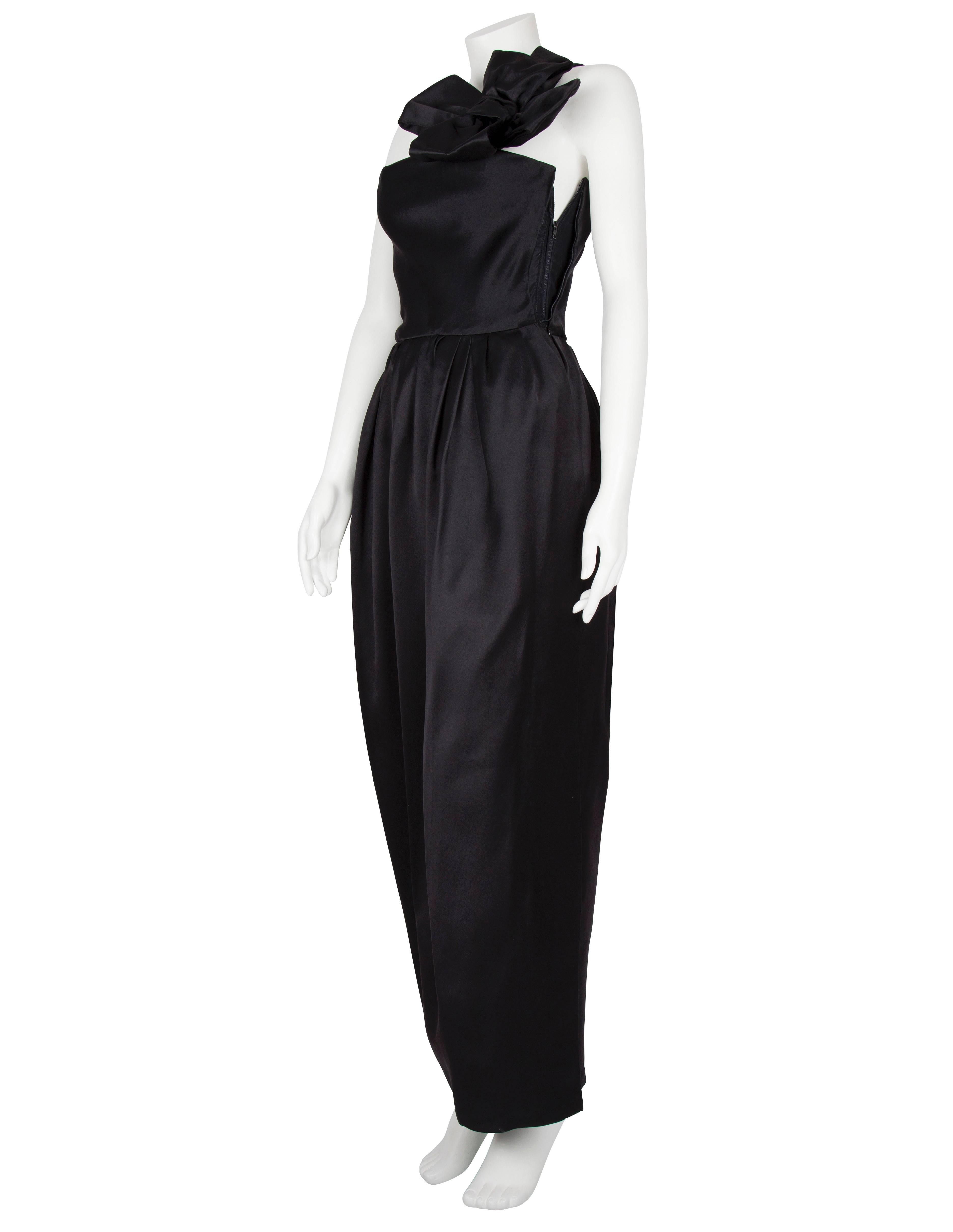 A/W 1979 Dior Couture Silk Satin One Shoulder & Dramatic Bow Tulip Skirt Gown  In Excellent Condition For Sale In London, GB