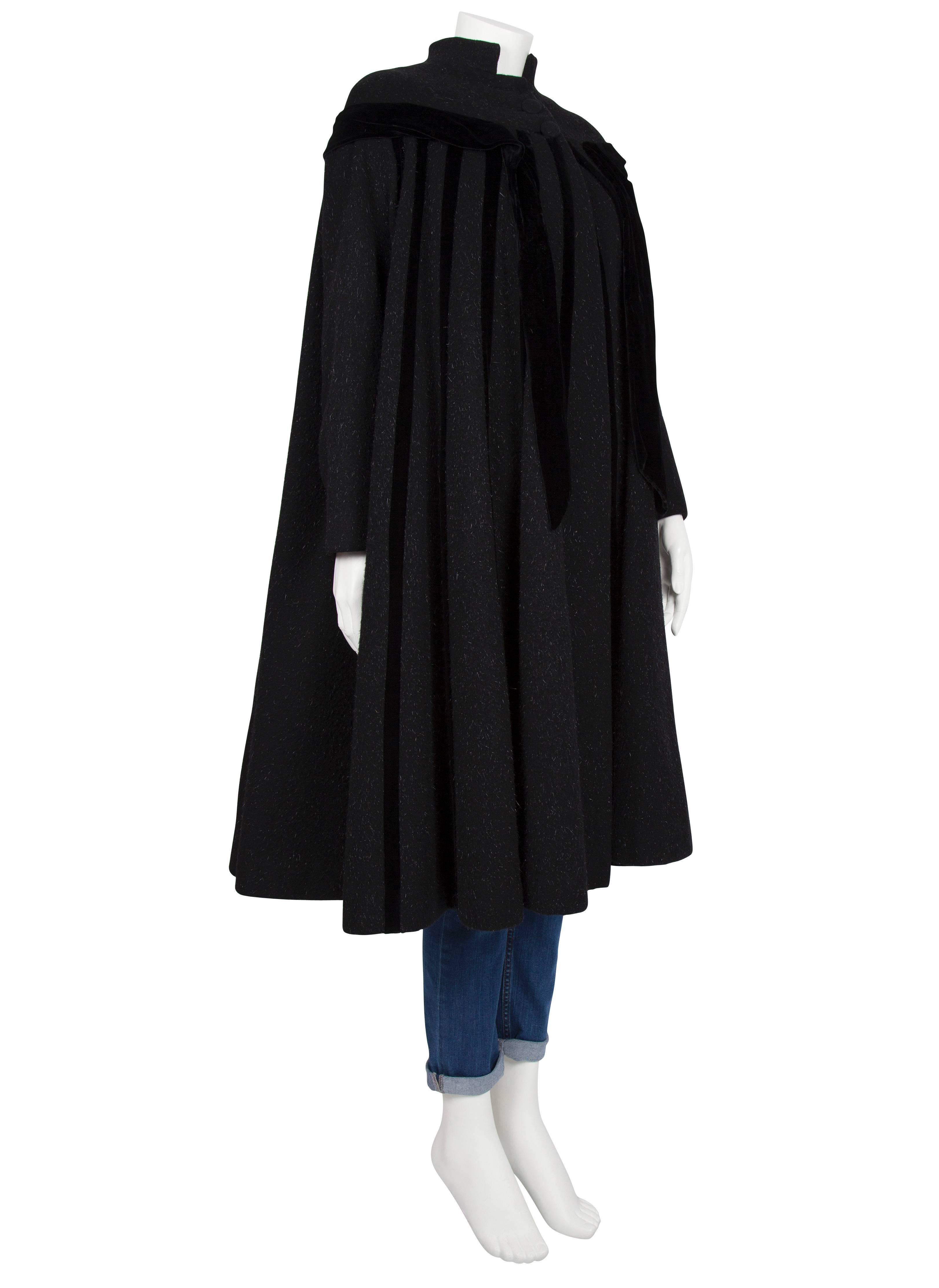 Women's Late 1940s Lilli Ann Black Oversized Swing Coat with Velvet Paneling For Sale