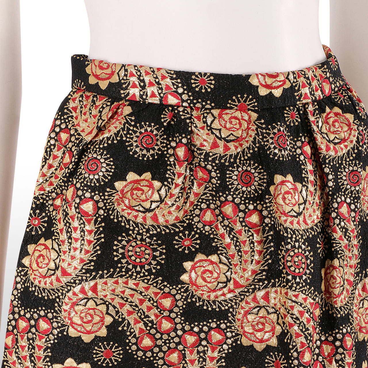 1960's Hardy Amies Pink and Gold Brocade Skirt For Sale 2