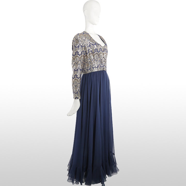 1970's Navy and Metallic Belted Chiffon Gown - Size L In Good Condition For Sale In London, GB